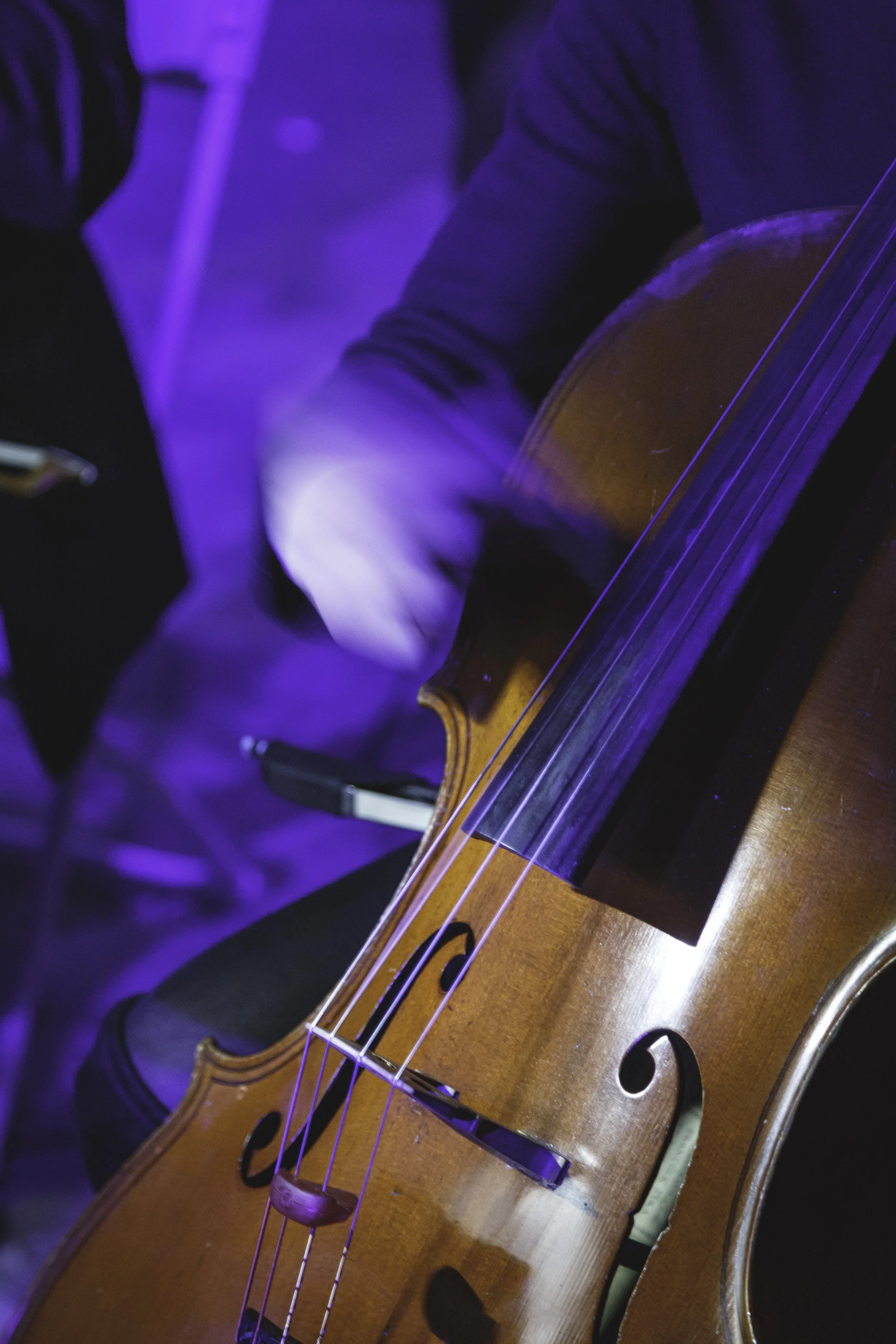 One of the Experiential Orchestra's cellists 