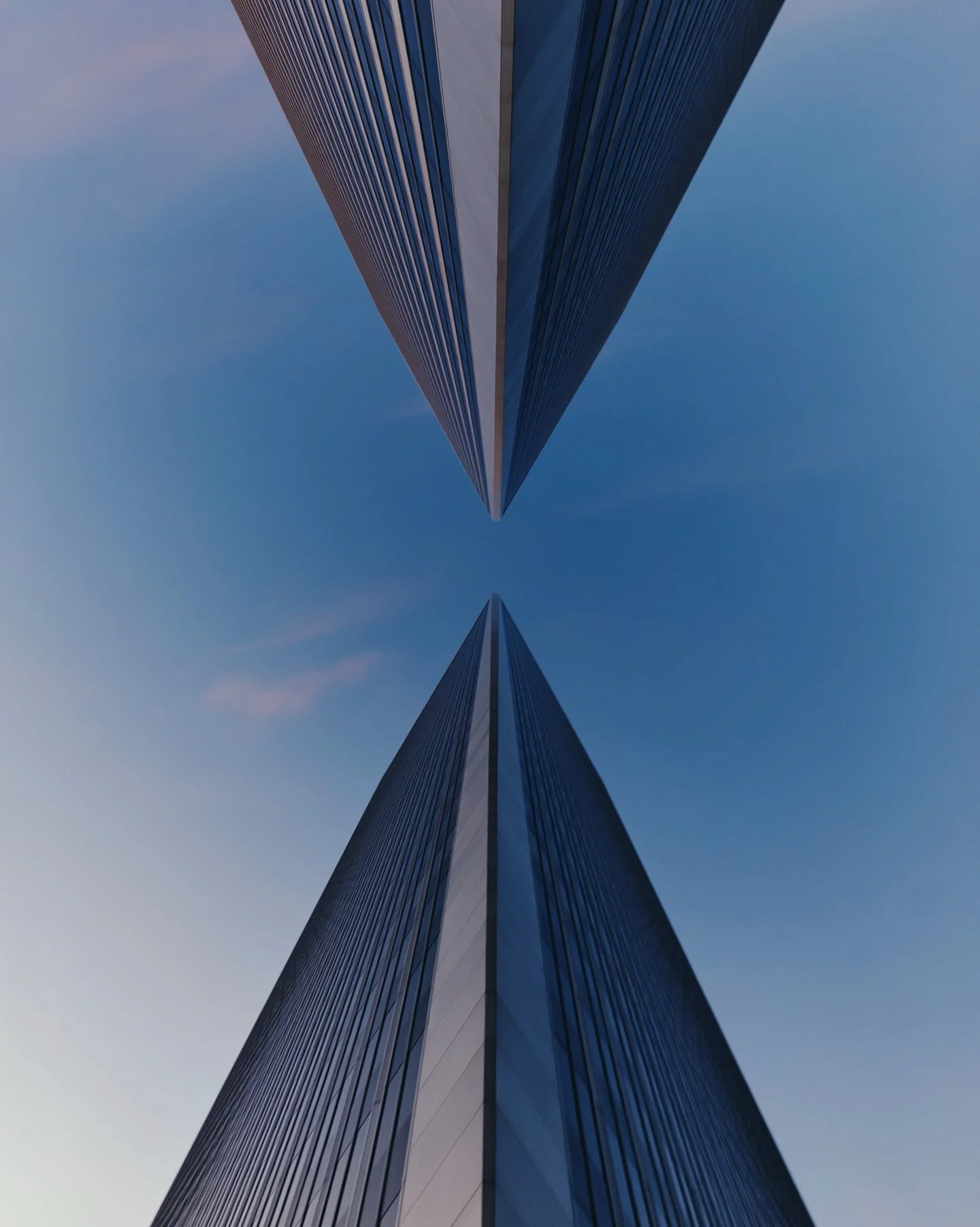 Yamasaki Triangles in the Sky
2029 / 2049 Century Park East, Minoru Yamasaki, 1975

#laarchitecture #modernism #igdc #shotoniphone