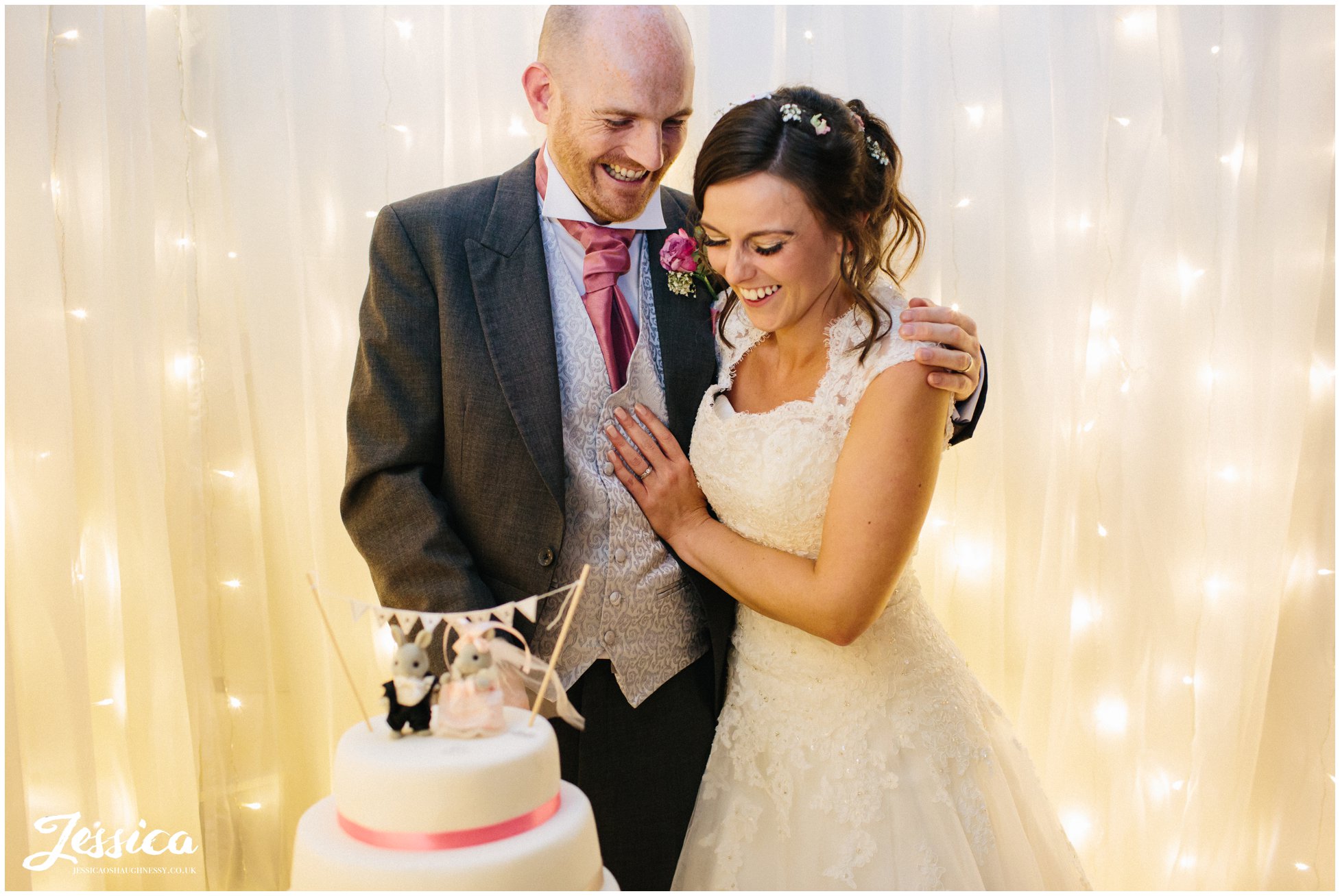 newly wed's cut their wedding cake - chester wedding photographer