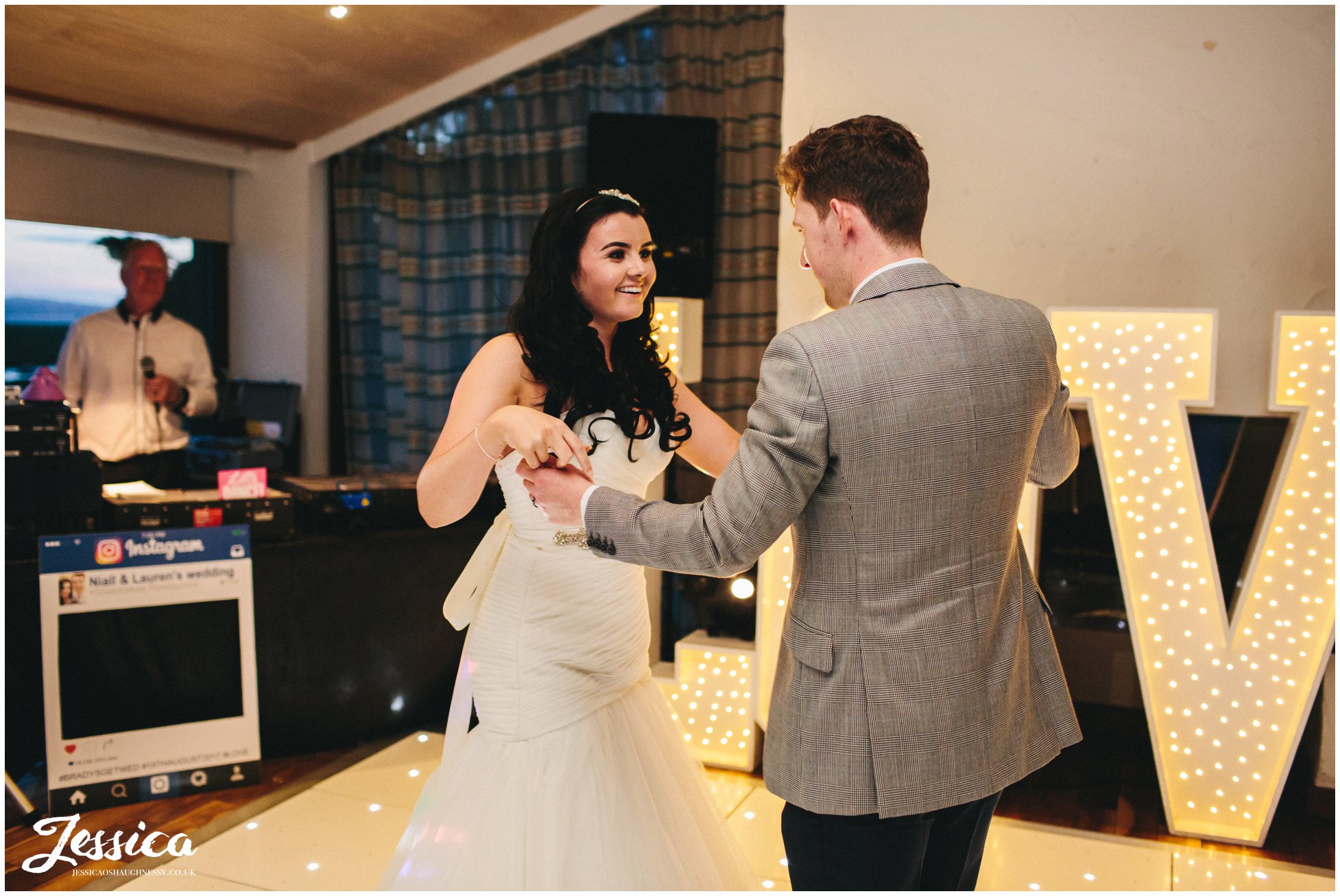 newly wed's share first dance at sheldrakes restaurant 