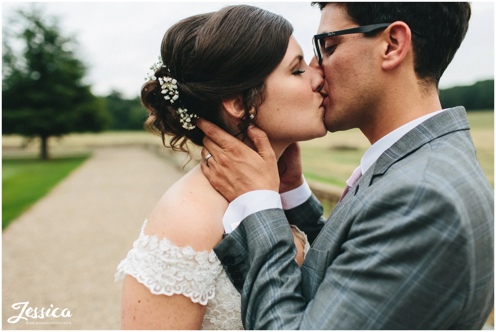 newly wed's kissing