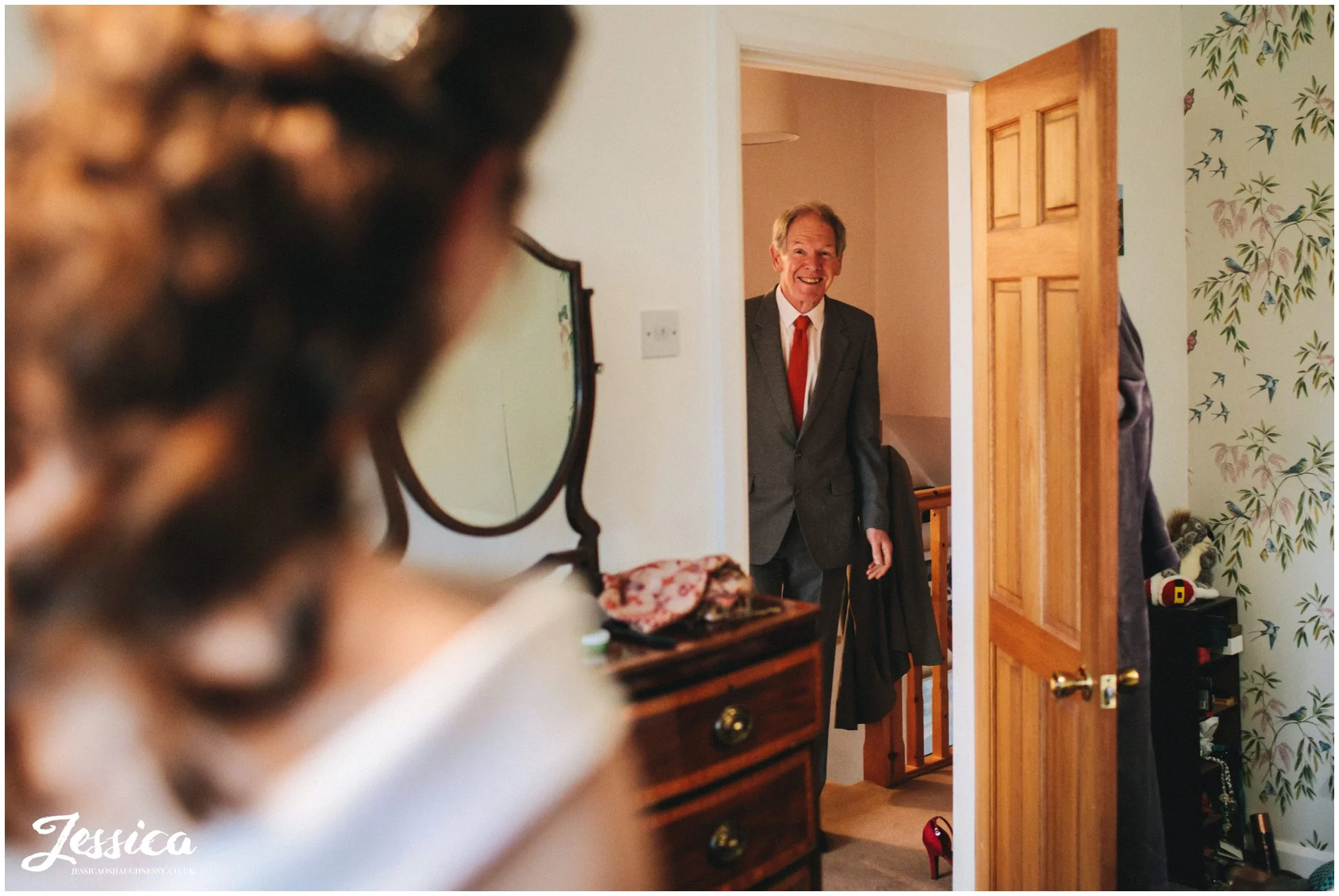 father of the bride sees daughter for the first time
