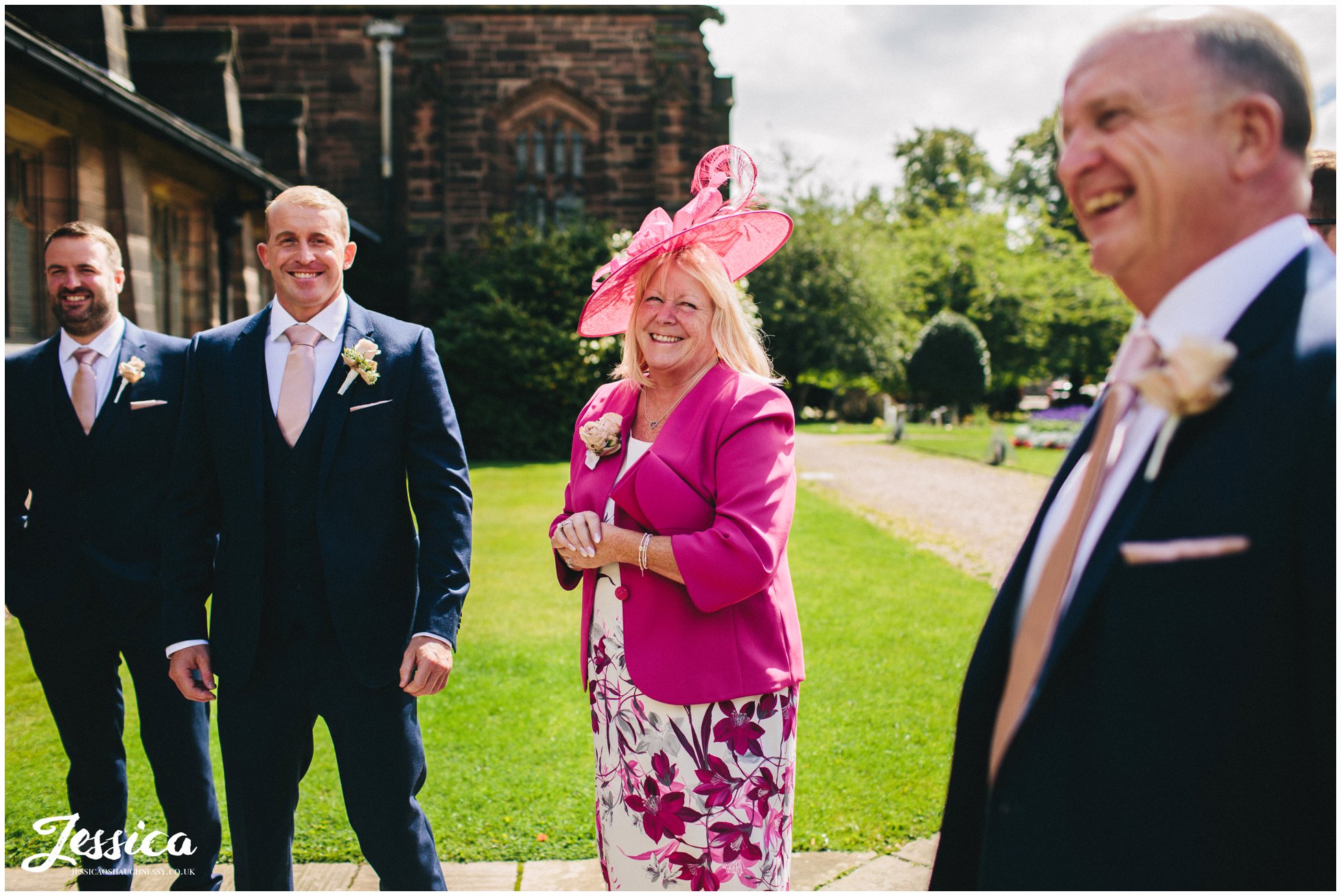 groom's parents arrive at port sunlight church