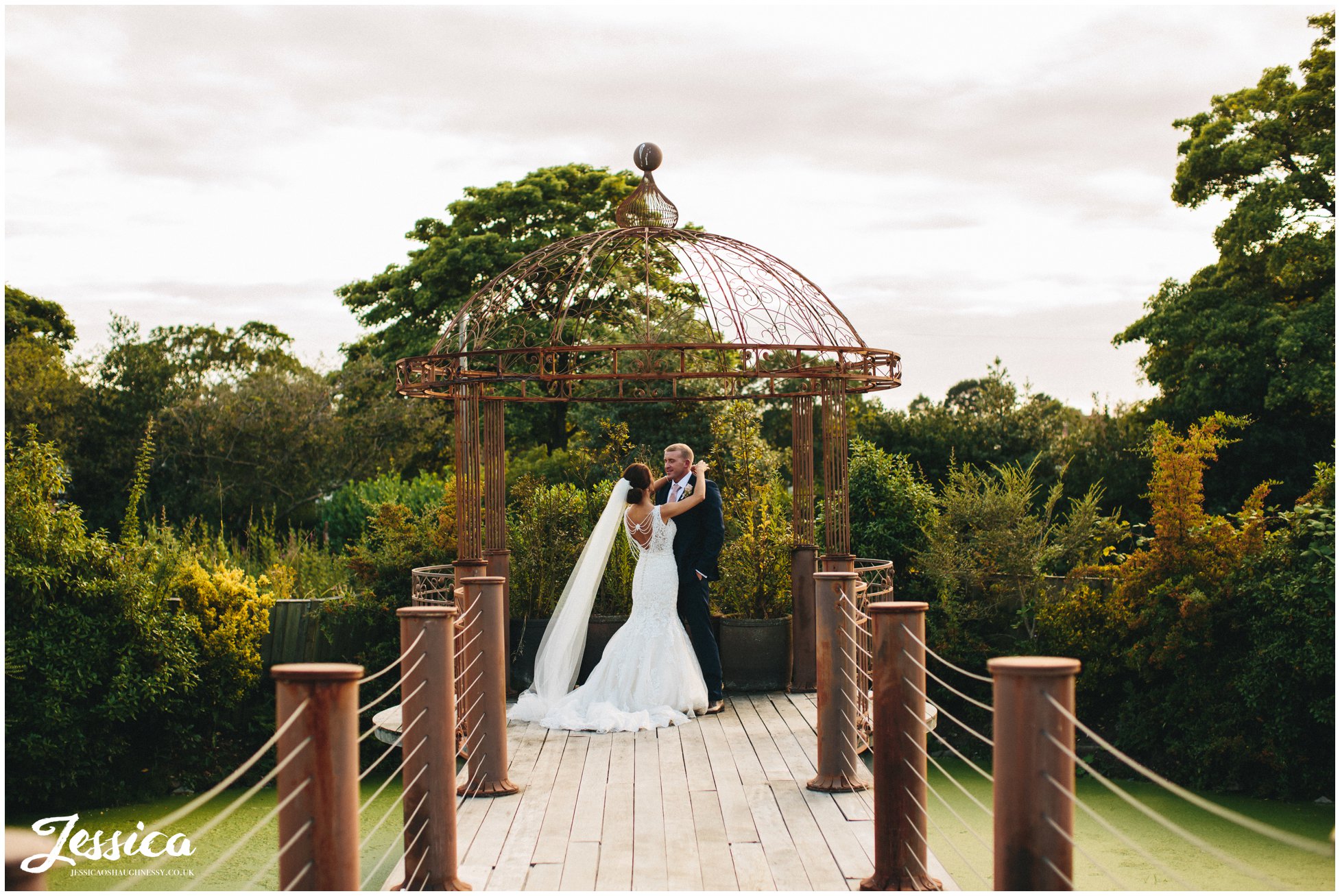 bride & groom kissing on the pier at leverhulme hotel