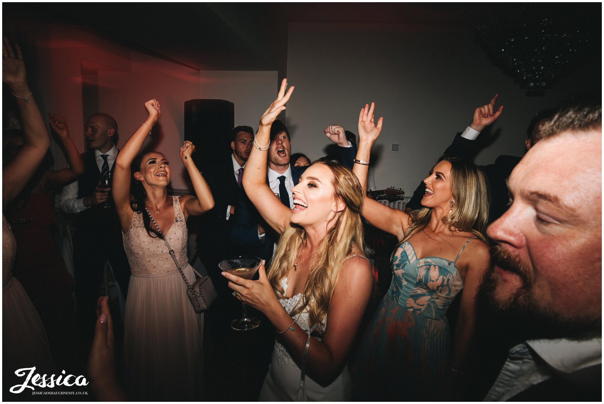 bride sings along to the band at her north wales wedding