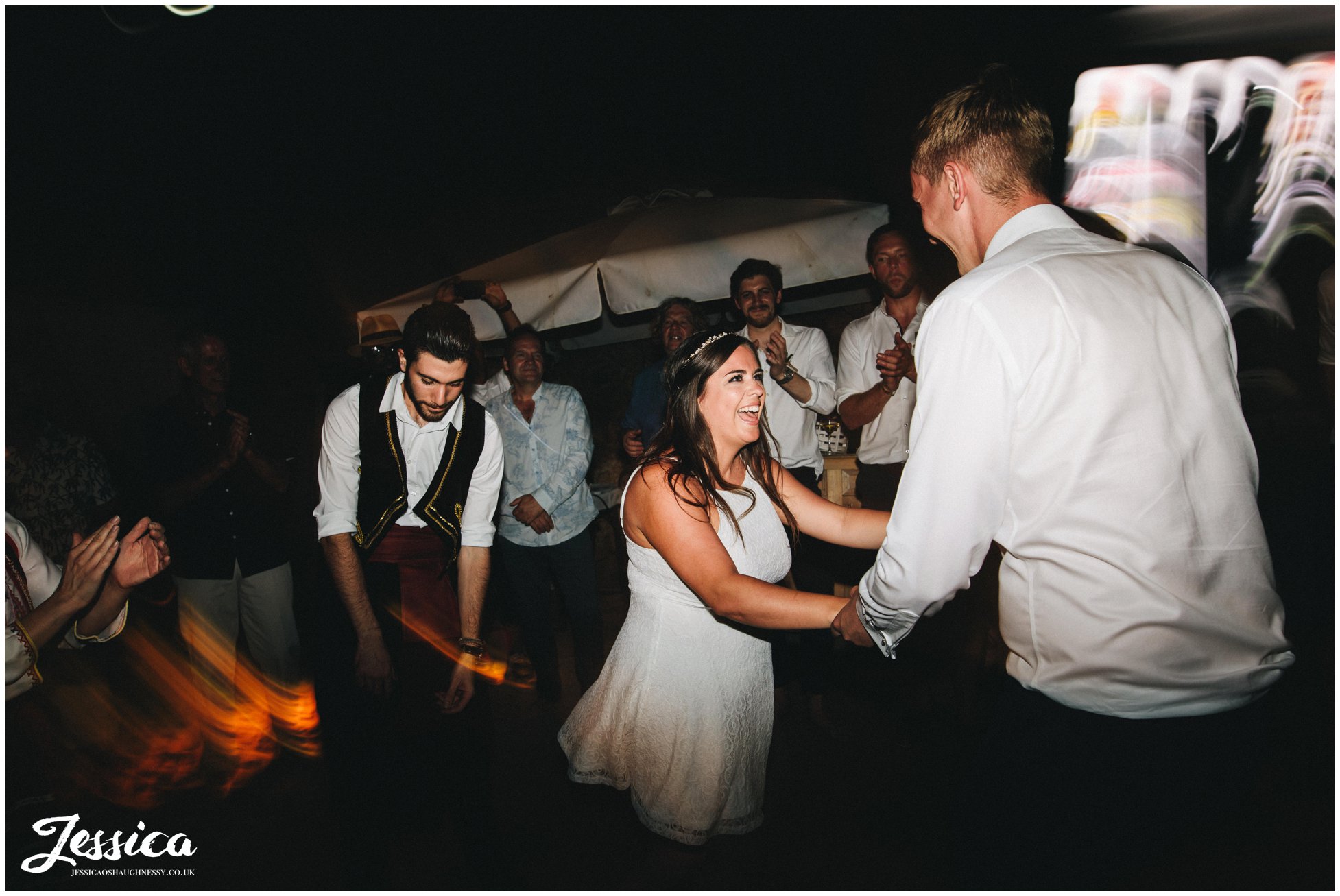 newly wed's dance in the middle of the dancefloor at Tambakio Restaurant