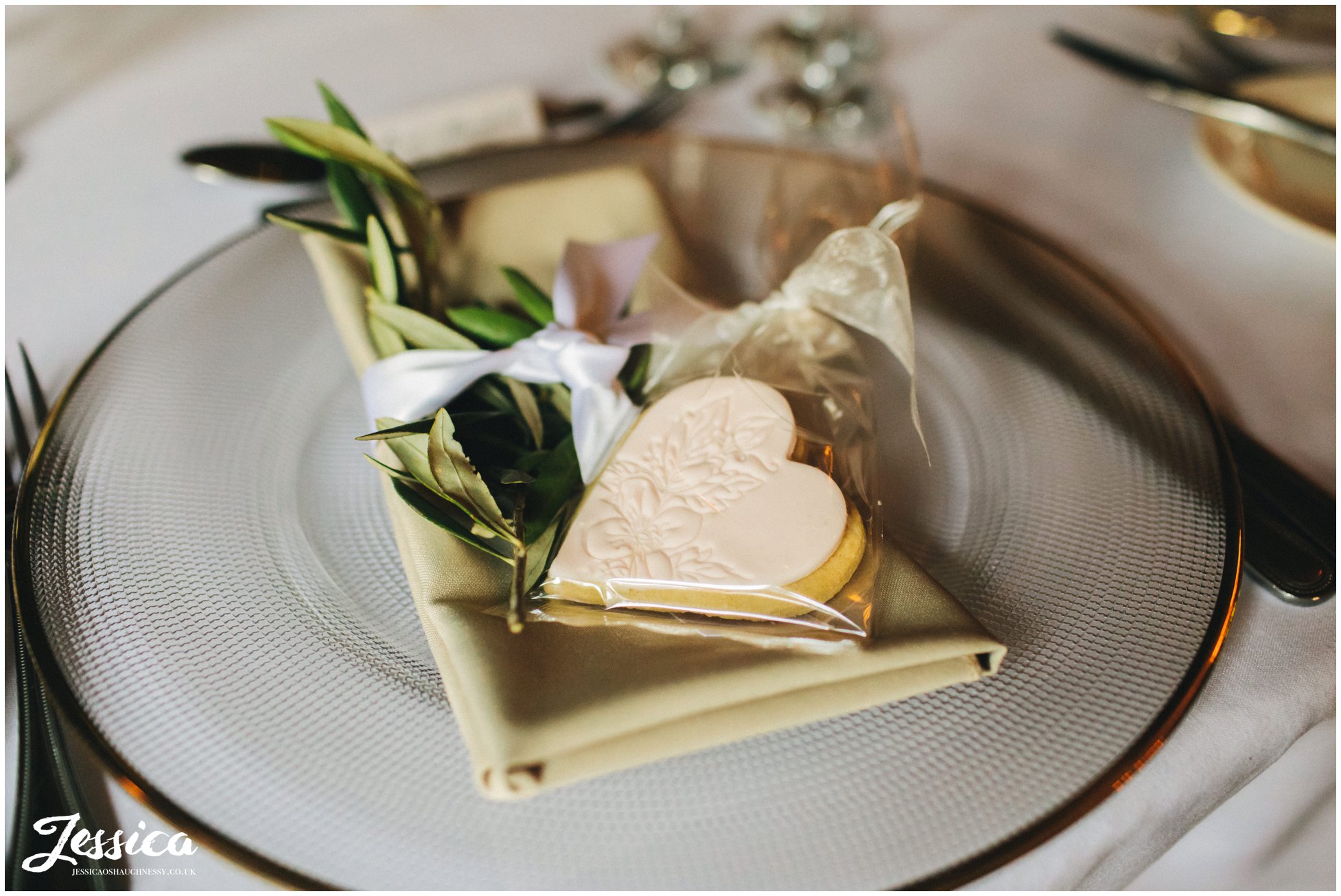 heart shaped cookies as wedding favors