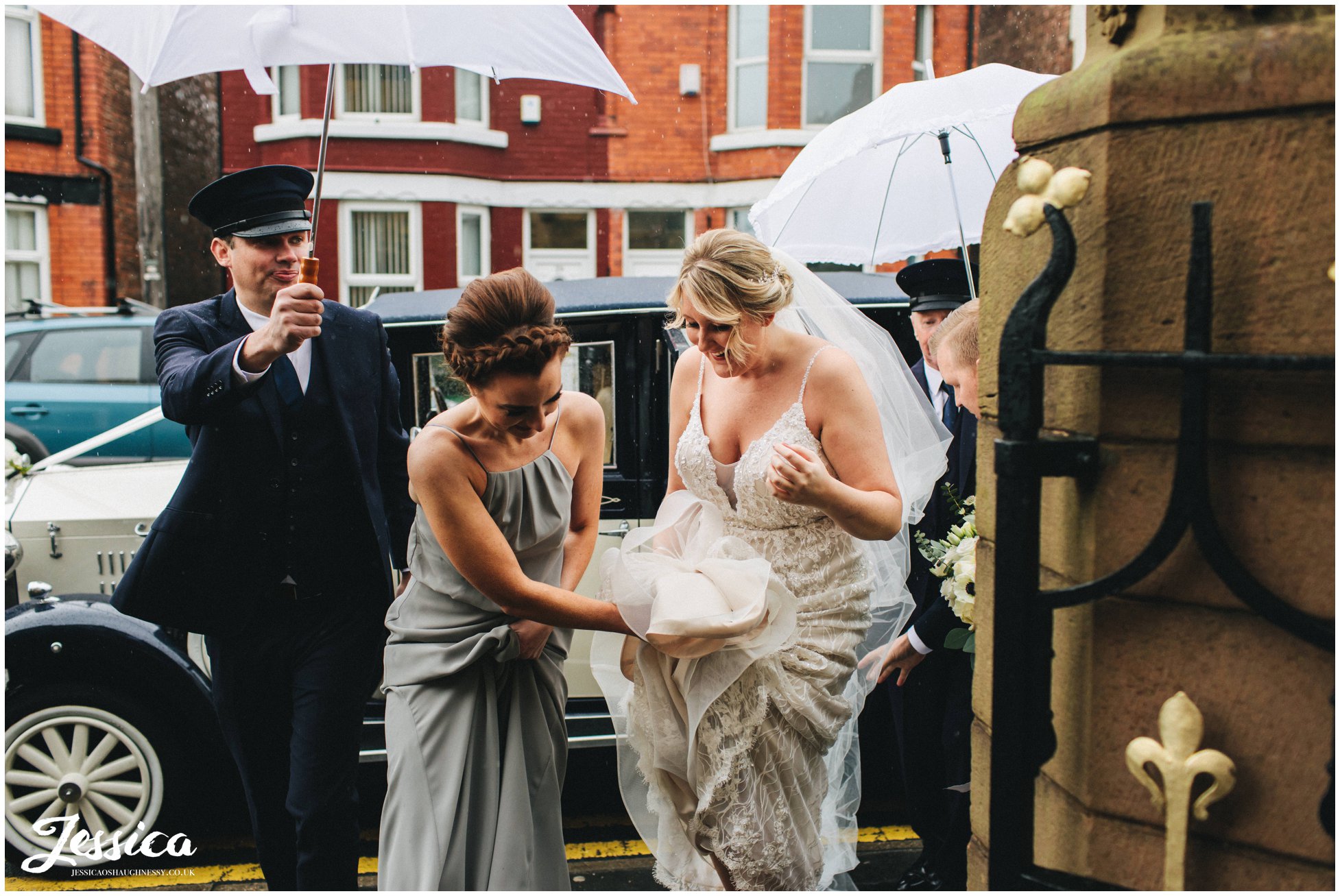 everyone helps the bride stay dry and she enters the church