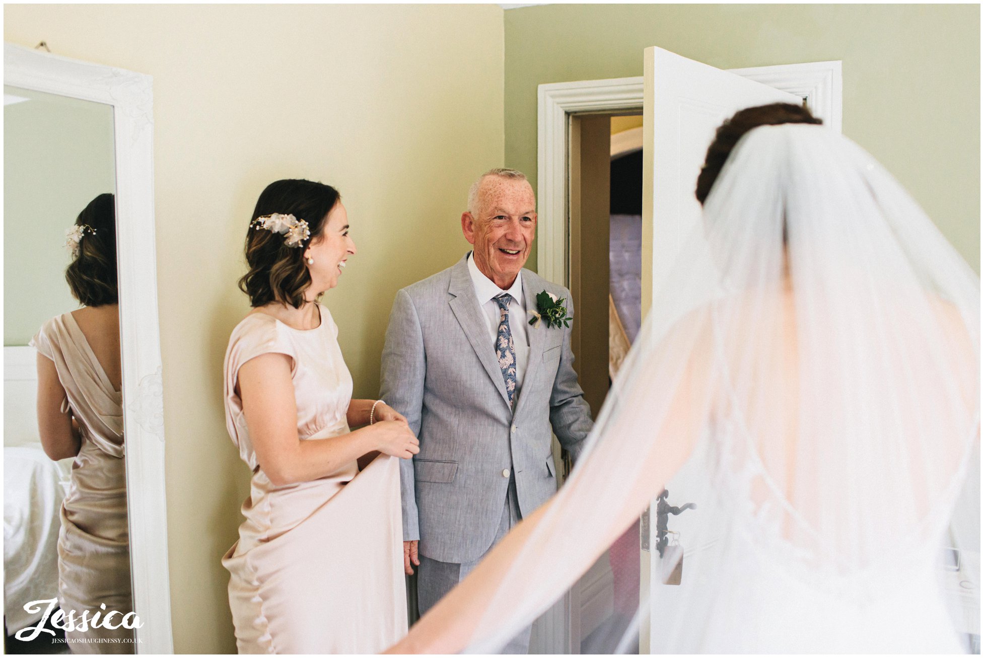 father of the bride sees his daughter for the first time