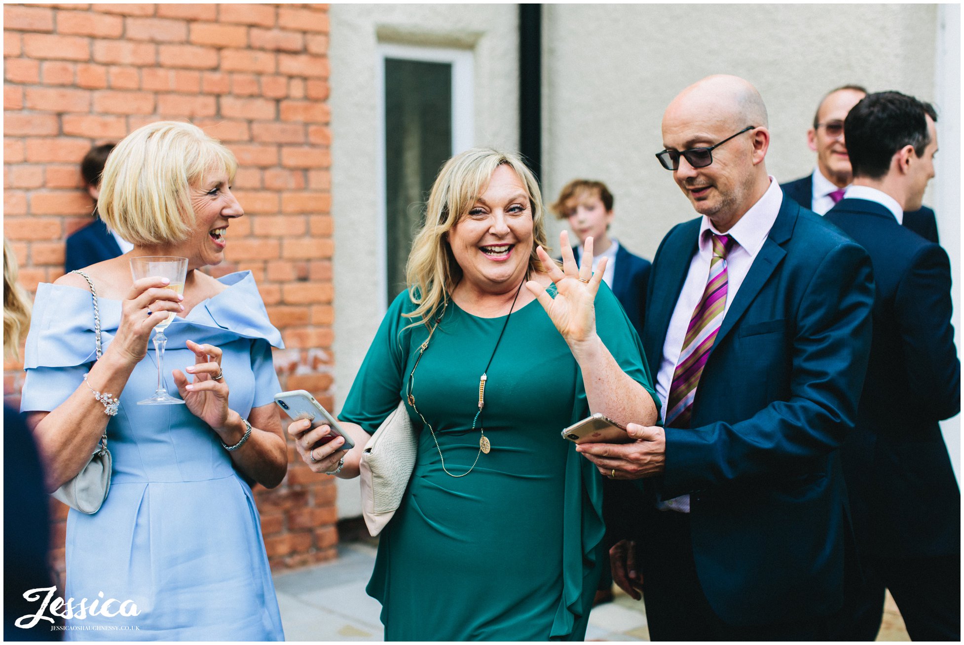 wedding guests do single ladies dance