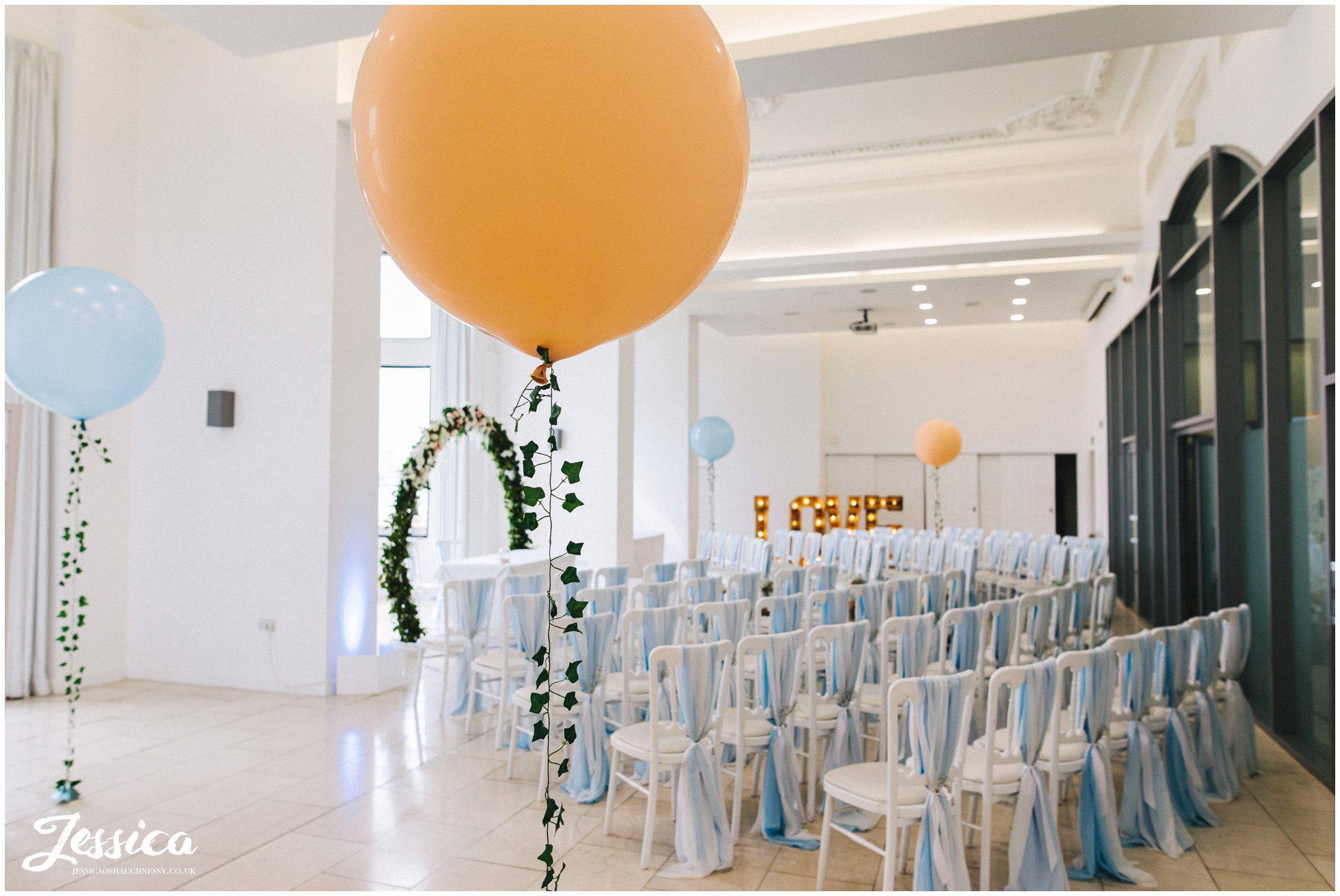 giant balloons for the wedding at the liver building