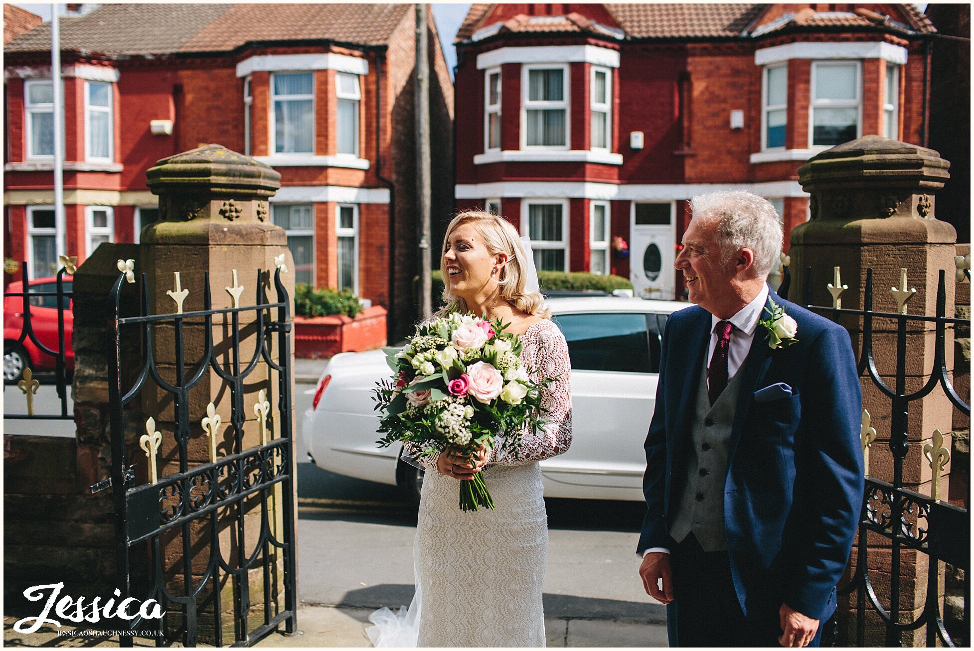 bride arrives at the church with her dad