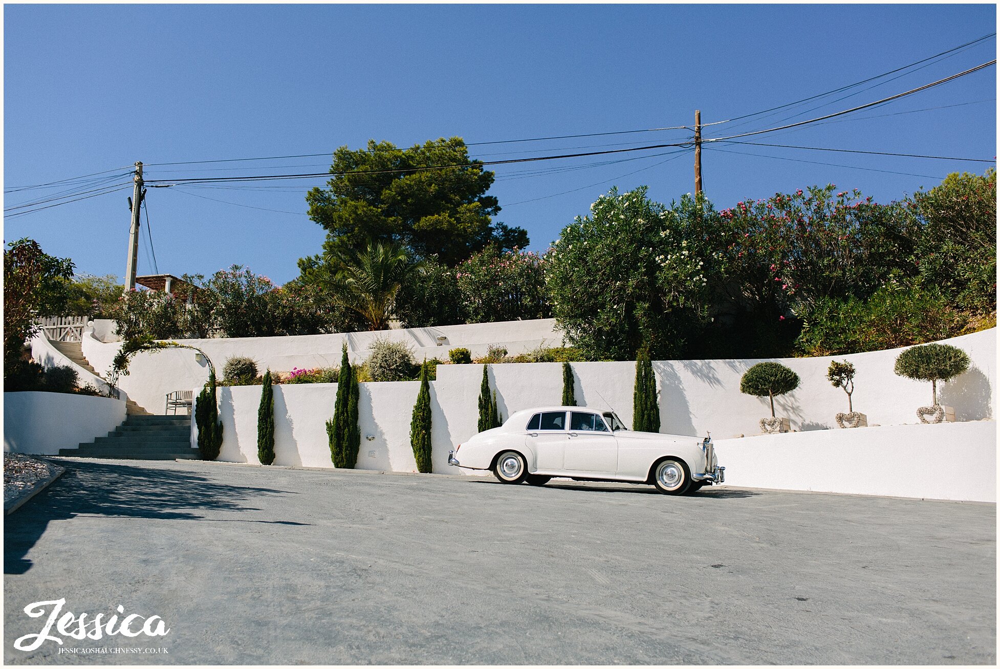 bridal car arriving at Elixir, Ibiza wedding photographer