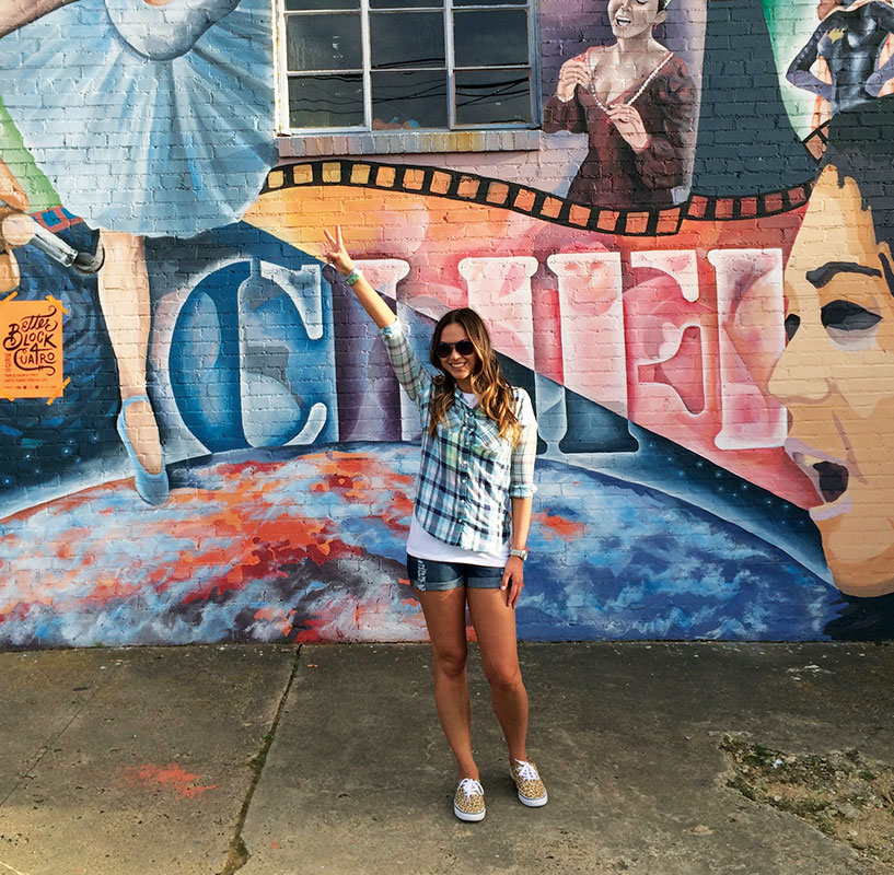 After a Sunday fun day of being creative in Dallas, stumbled across a small arts festival in the Bishop Arts District in North Oak Cliff. Had to stop and check out what was happening. How amazing to see people just enjoying arts, chillaxing on the streets, listening to music and just enjoy the small things in life. Reminded me a lot of when I lived in New York. Loved the atmosphere that I had to share of few of the things I saw. 