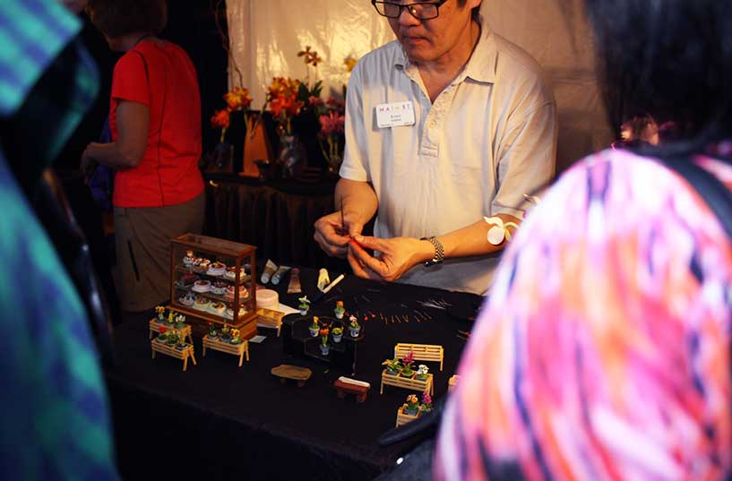 Making his masterpieces on the spot. Artist - Kowit Jitpraphai