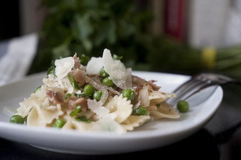 savory sunday // pasta with peas and prosciutto