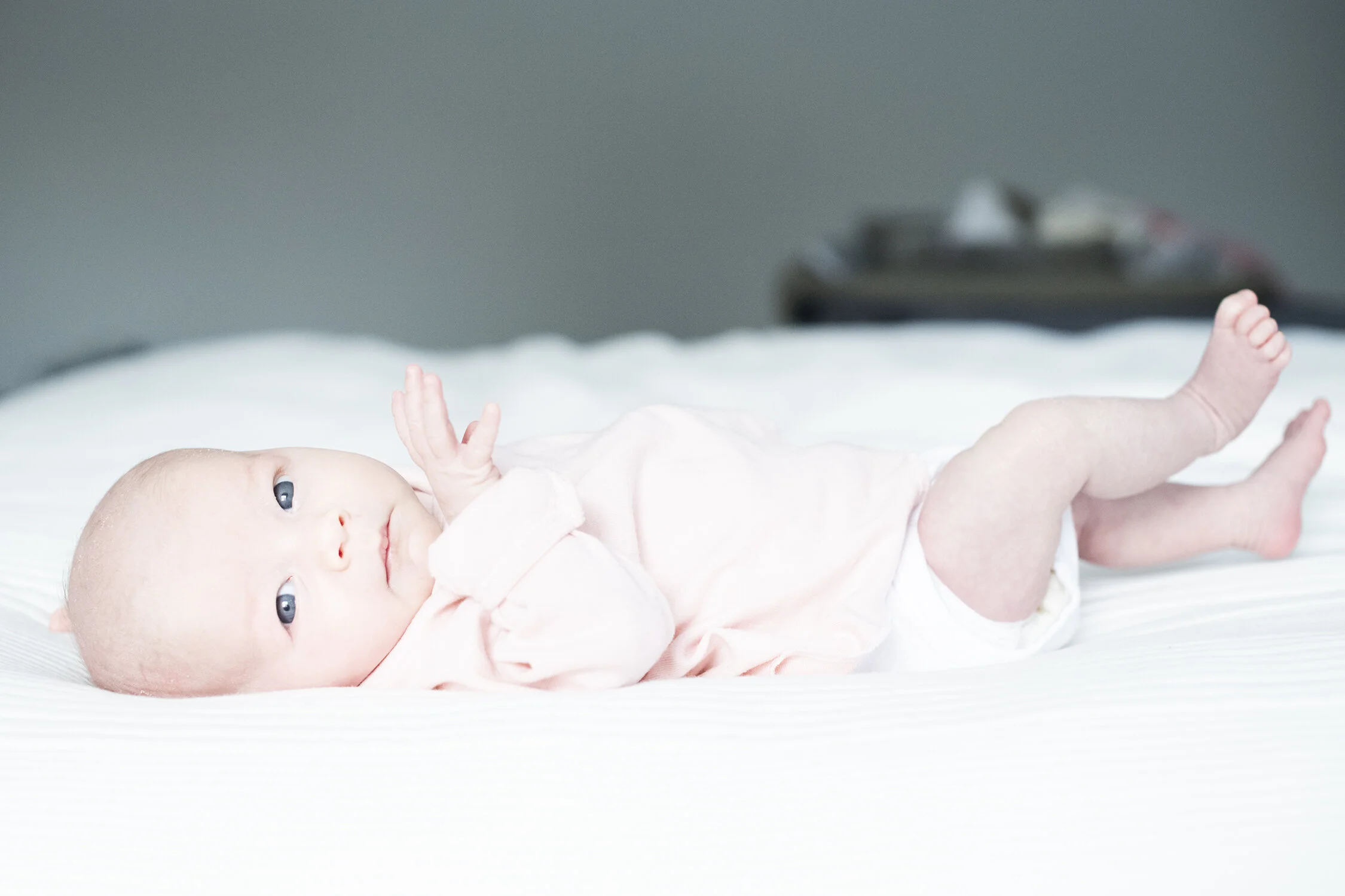 Minneapolis-newborn-photographer-in-home-documentary-02192020-11.jpg