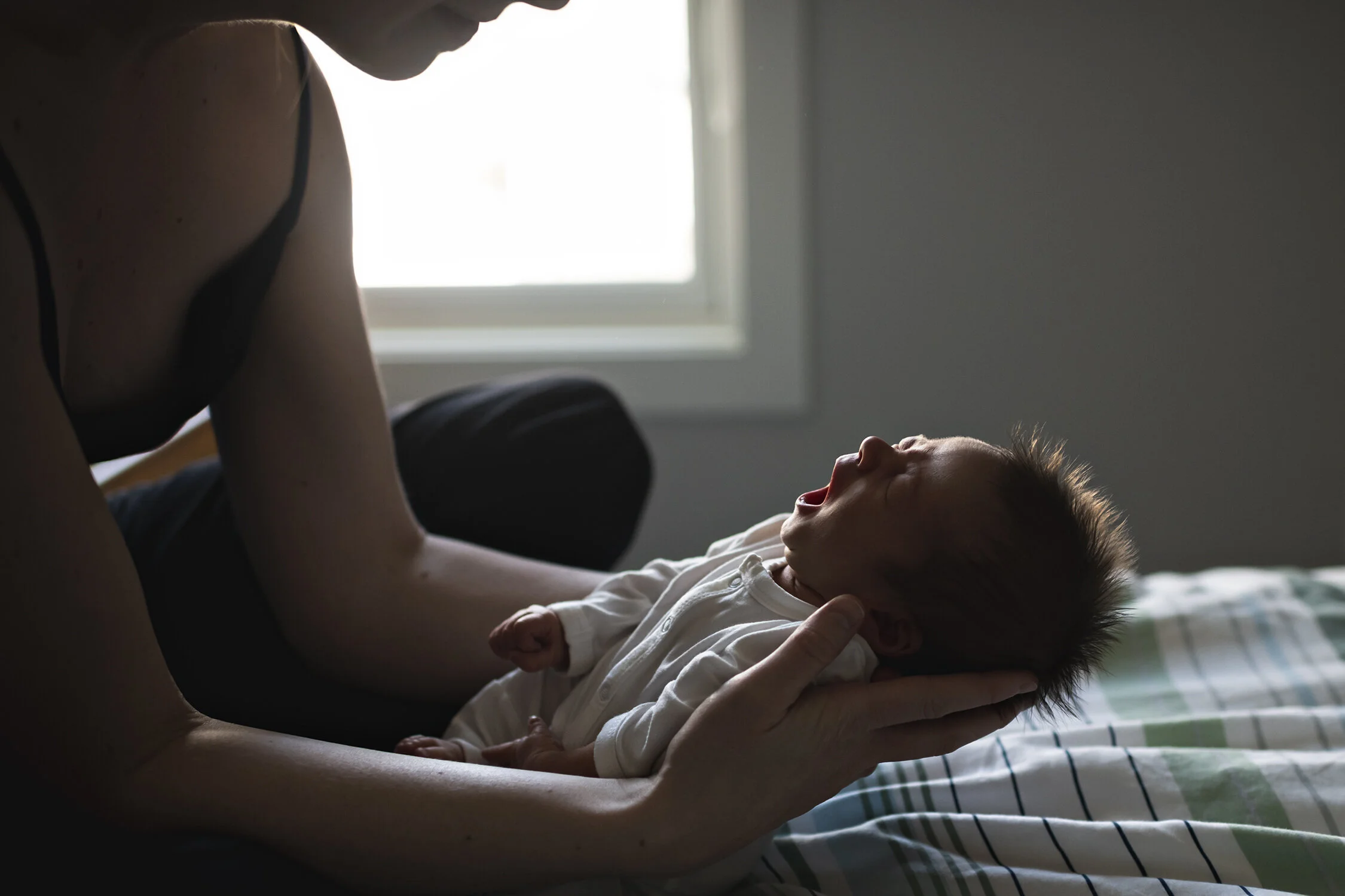 Minneapolis-newborn-photographer-in-home-documentary-03092020-01.jpg