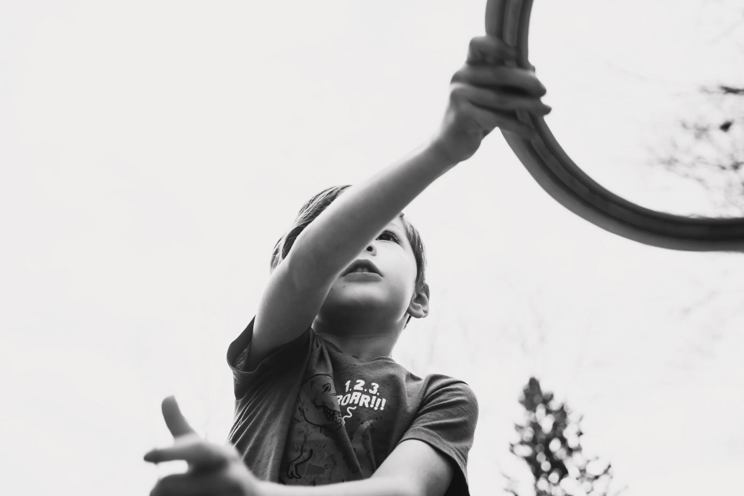 Minneapolis-documentary-family-photographer-frisbee-plesser-shuttersmack-042620-08.jpg