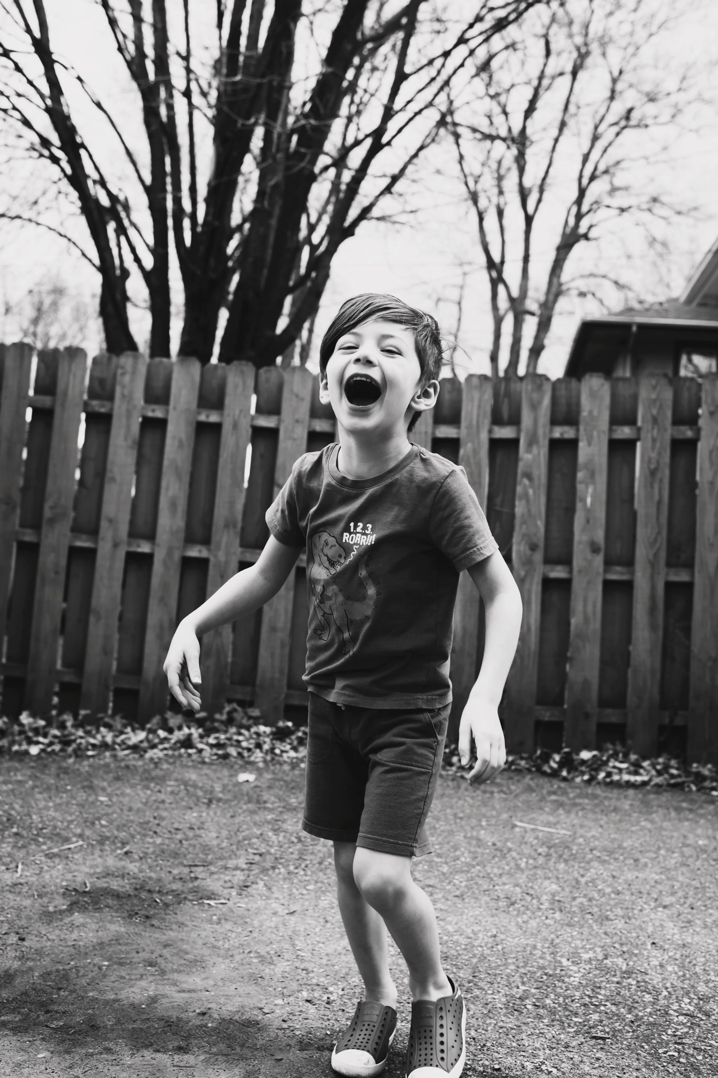 Minneapolis-documentary-family-photographer-frisbee-plesser-shuttersmack-042620-04.jpg
