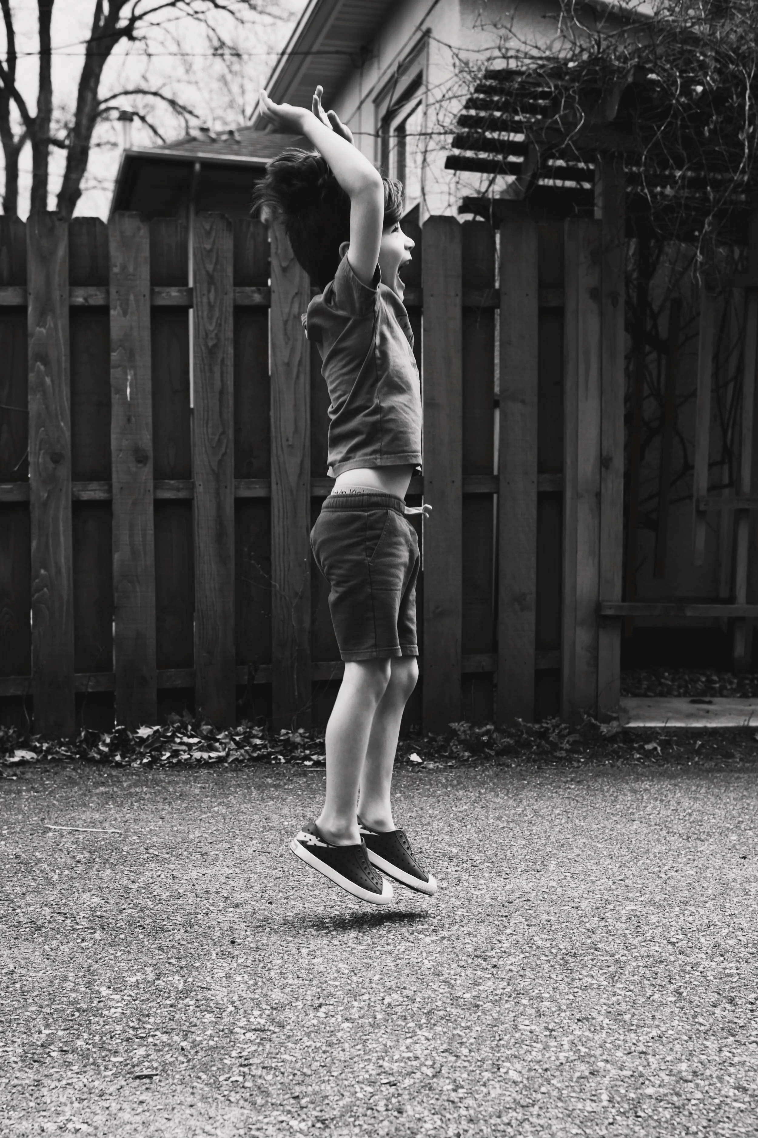 Minneapolis-documentary-family-photographer-frisbee-plesser-shuttersmack-042620-03.jpg