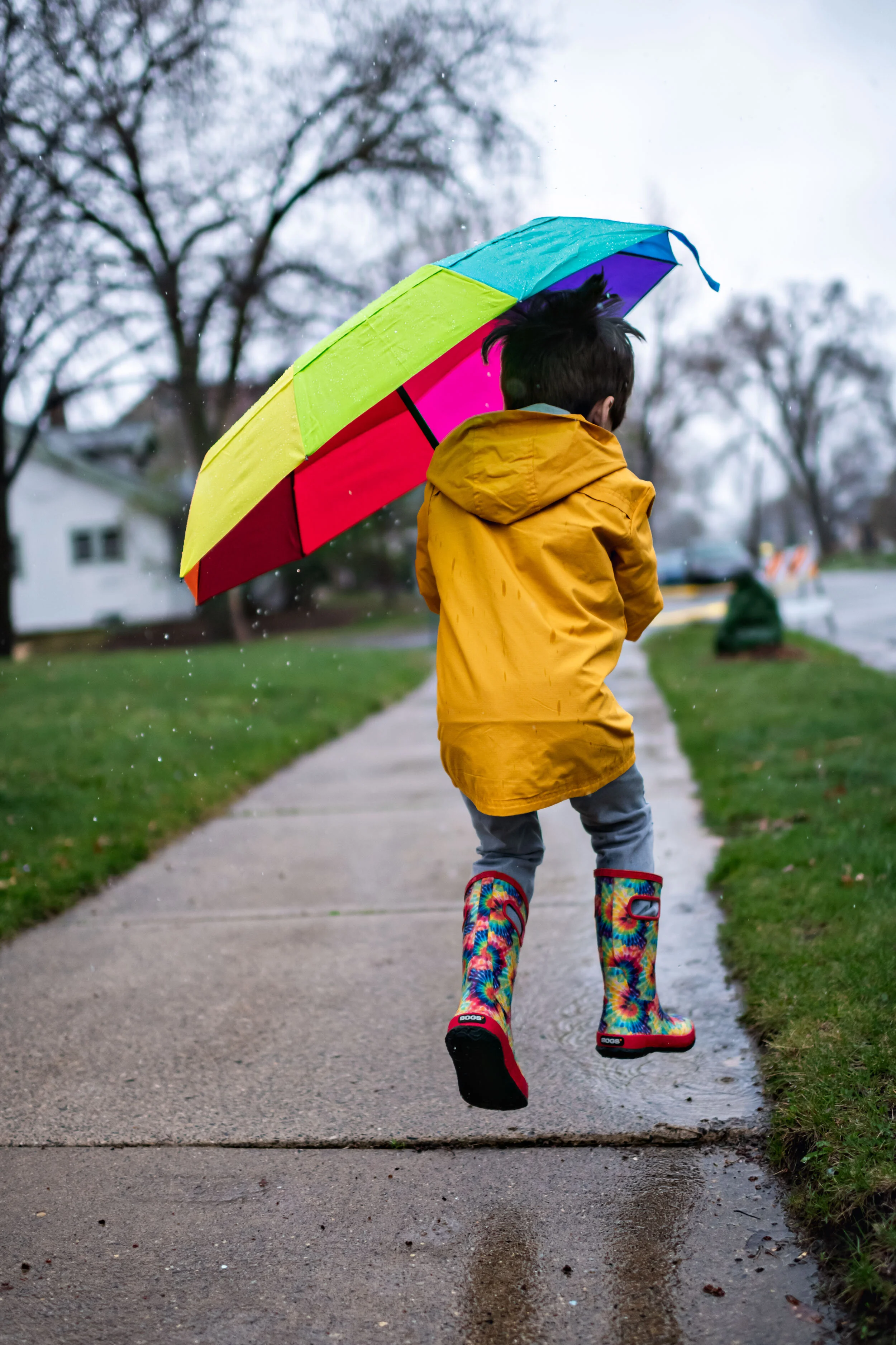 Minneapolis-documentary-family-photographer-playing-in-the-rain-042820-01.jpg