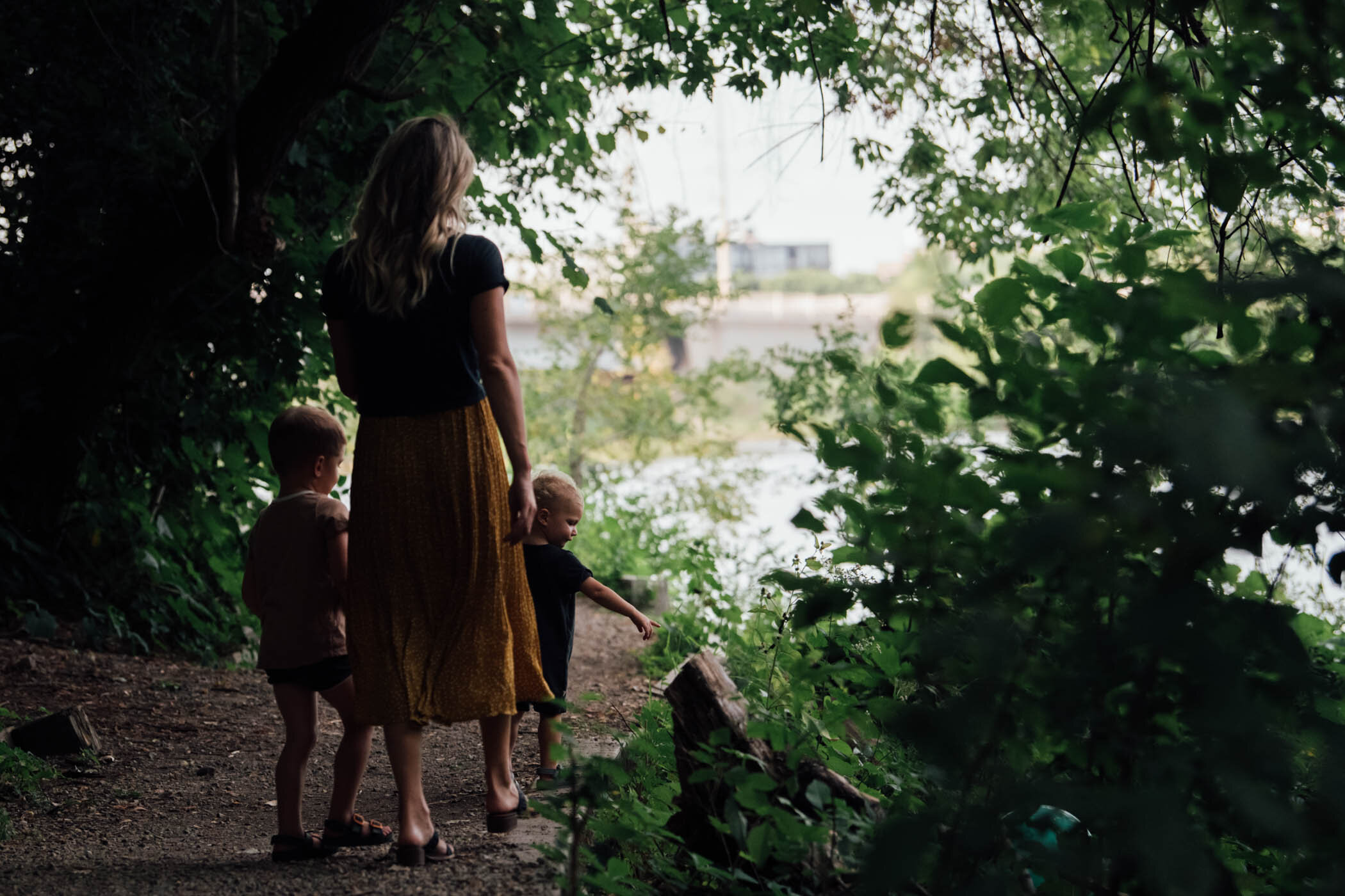 Minneapolis_Documentary_Family_PhotographerS_huttersmack082401.jpg