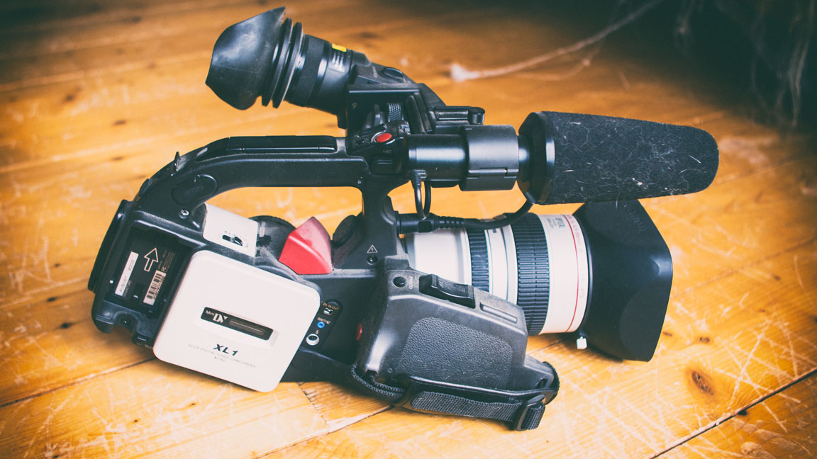 The Canon XL-1 in all its glory. 