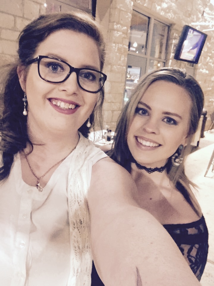 Stage "Ussie" with a fan in San Antonio at Oaks Crossing Restaurant & Ba r