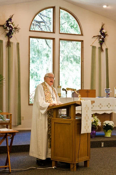 Former Pastor Russ Paulson delivering a sermon