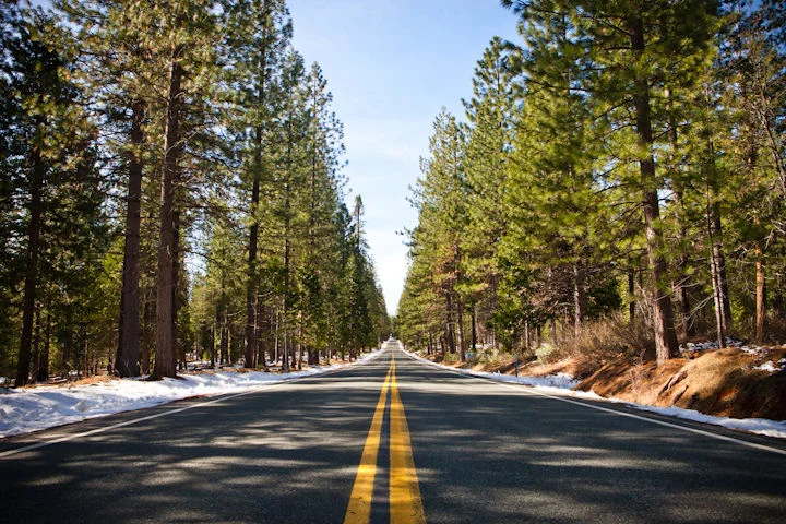 The road above town