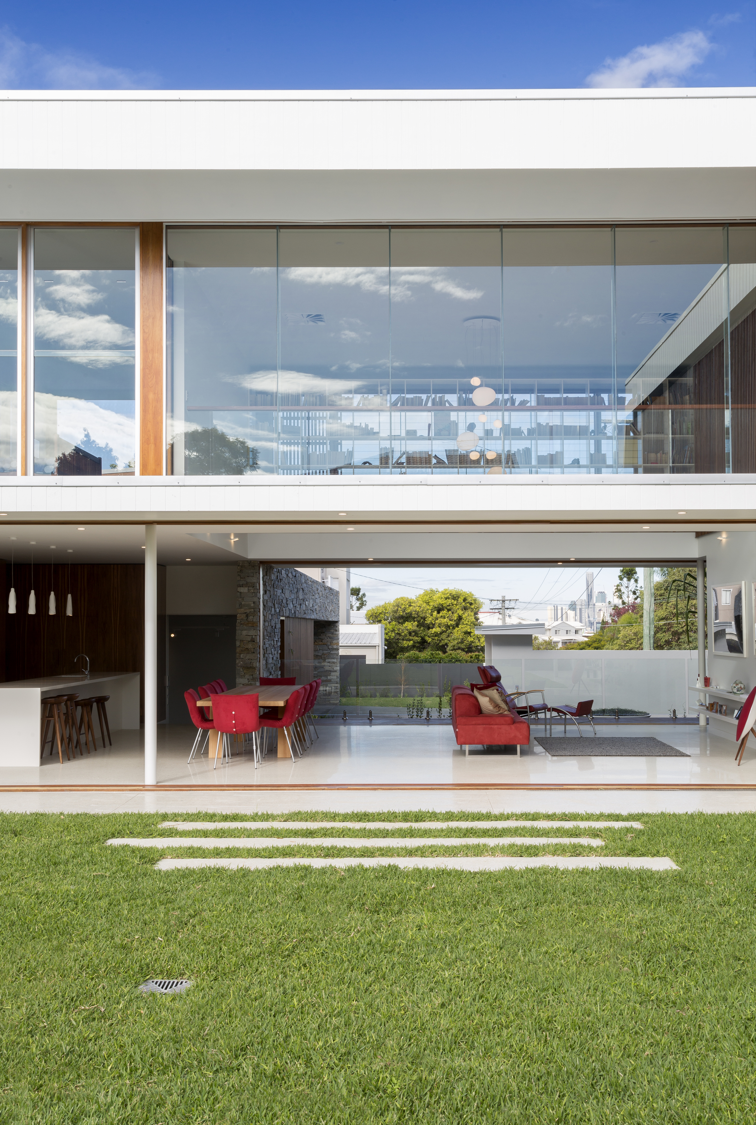  Open plan living and kitchen - architecture that transitions seamlessly into the landscape in Clayfield, Brisbane. 