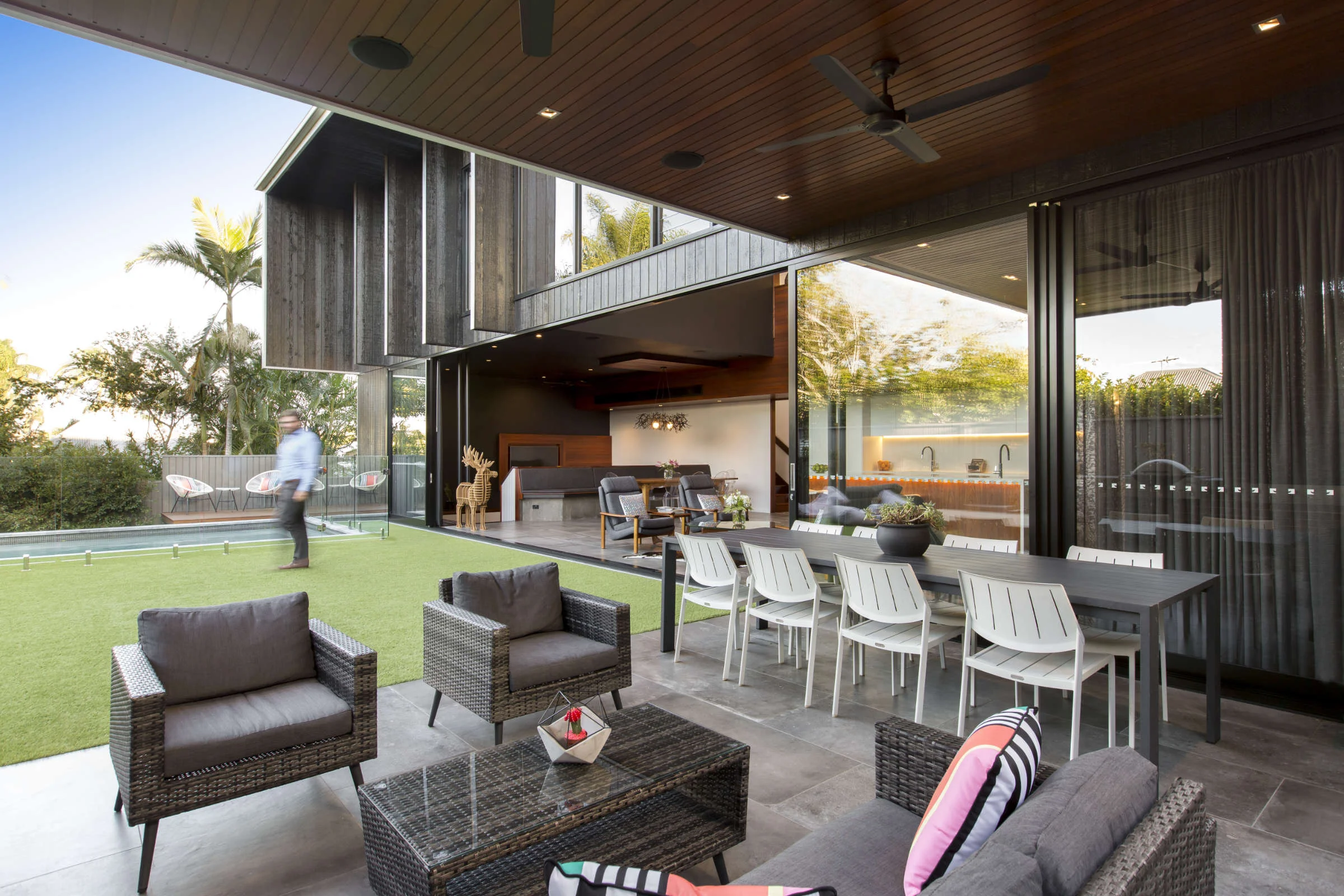  Architectural designed renovation of a traditional queenslander for a growing family, with open plan living that transitions seamlessly from indoor to outdoor in New Farm, Brisbane. 