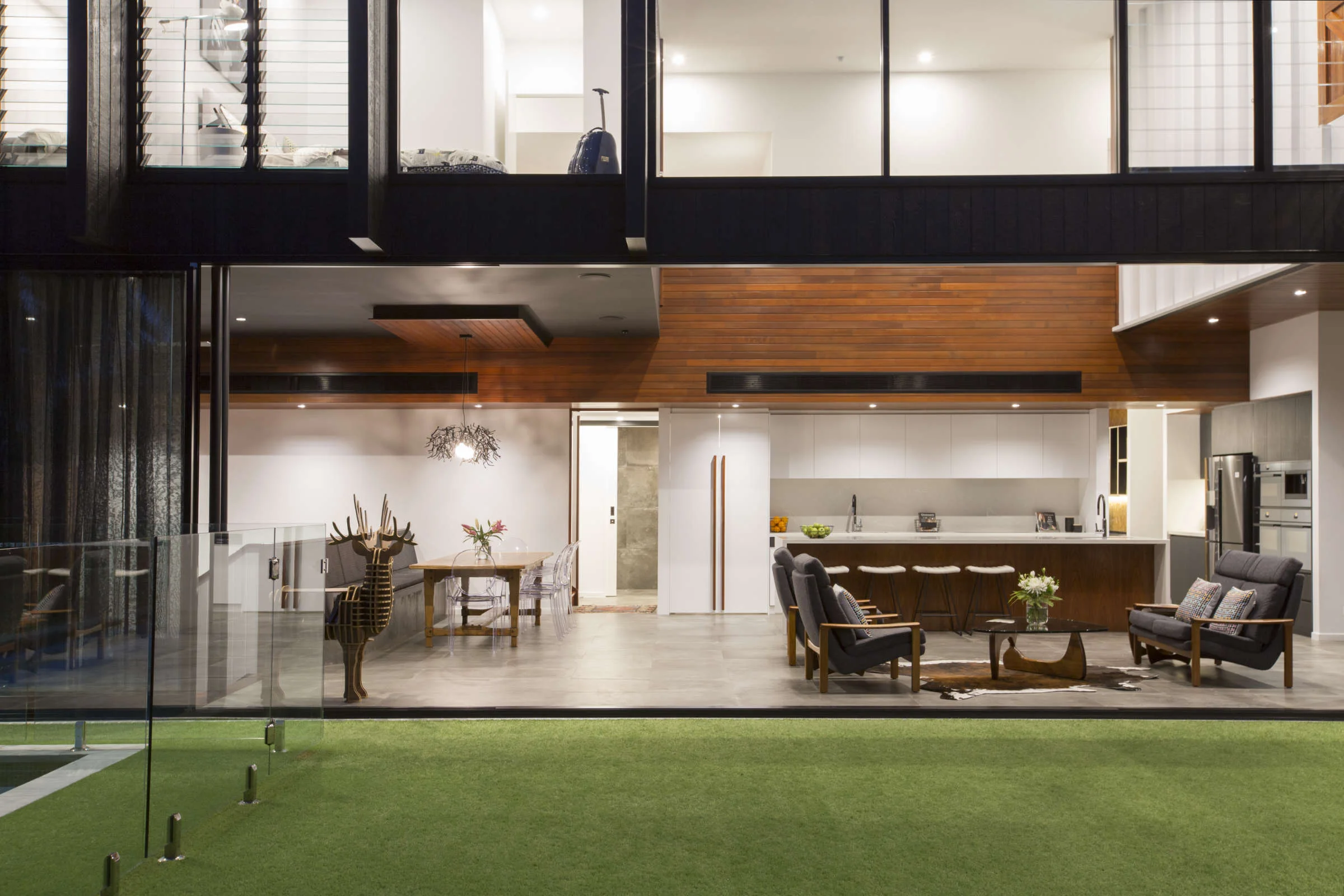  Architectural designed renovation of a traditional queenslander for a growing family, with open plan living that transitions seamlessly from indoor to outdoor in New Farm, Brisbane. 