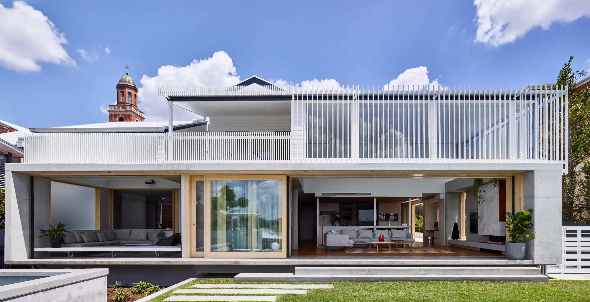  Exterior architecture tying in outdoor landscape with open plan living in New Farm, Brisbane. 