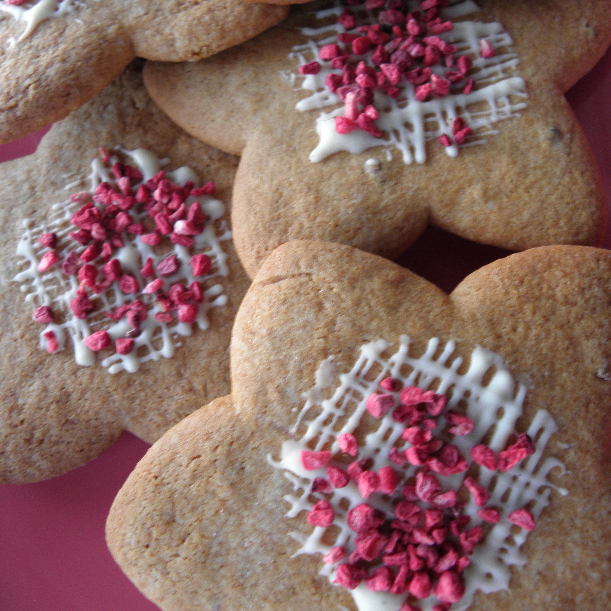 Rose-scented raspberry biscuits