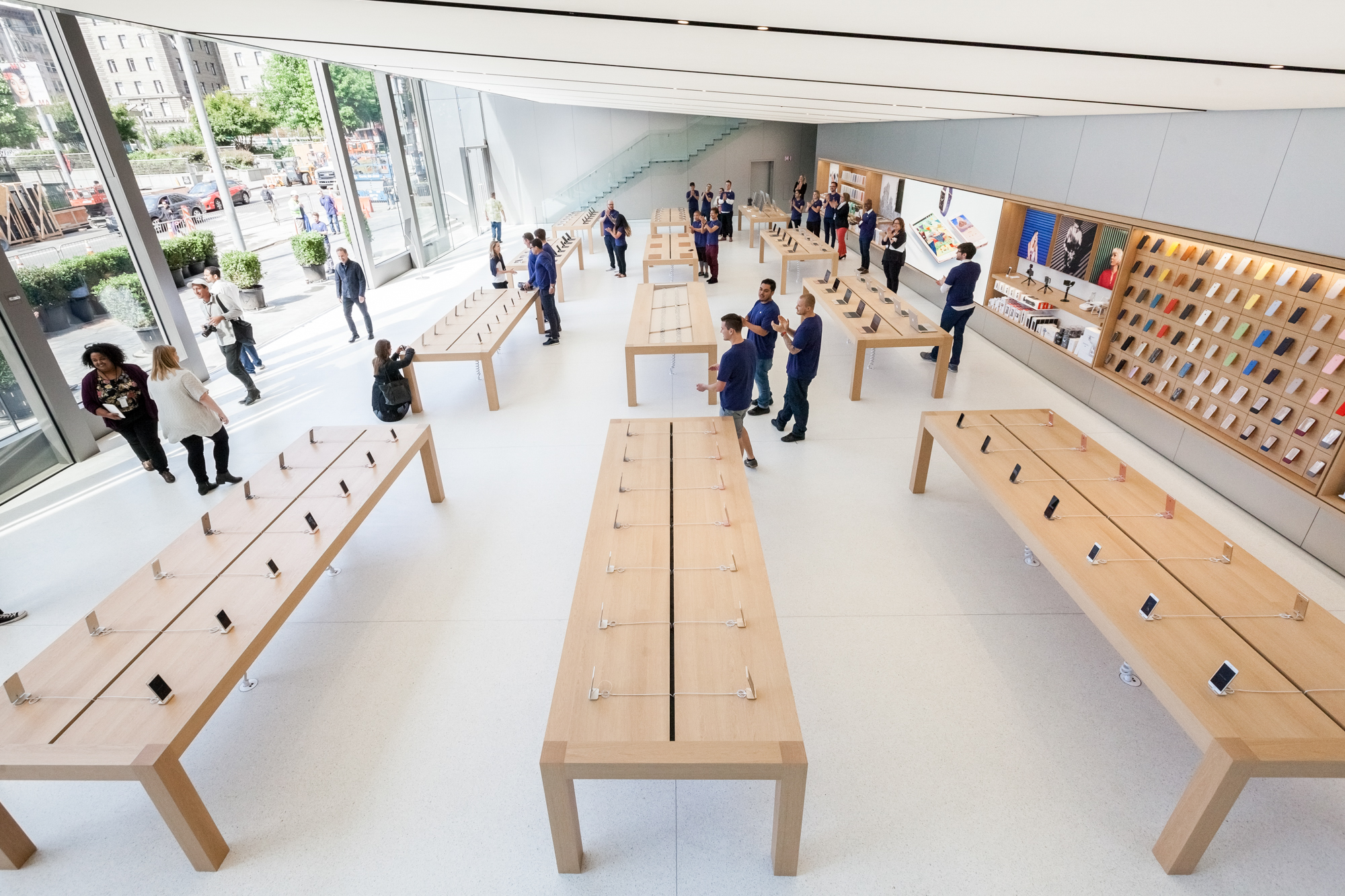 AppleStoreOpening_PChang-3046 (2).jpg