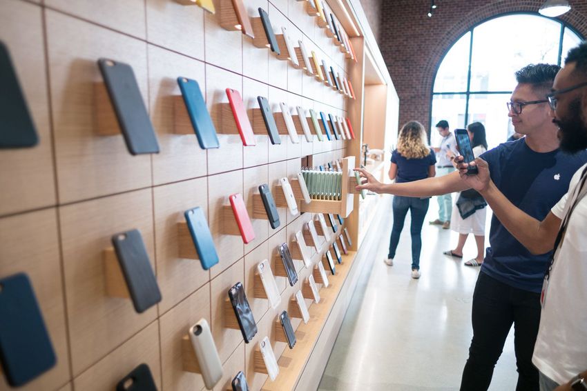 https-%2F%2Fblueprint-api-production.s3.amazonaws.com%2Fuploads%2Fcard%2Fimage%2F160125%2FWilliamsburg_Apple_Store_Opening_41.jpg