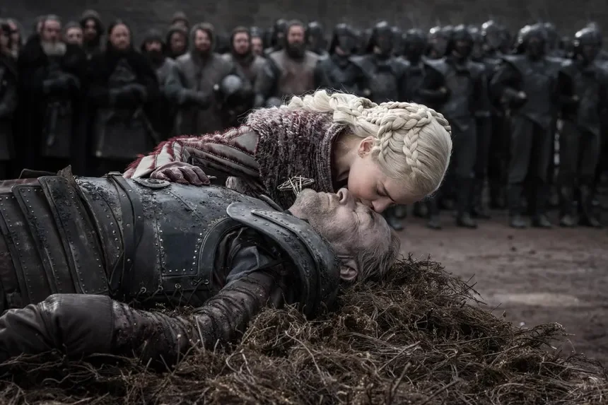 game-of-thrones-season-8-episode-4-dany-kiss-jorah-hs.webp