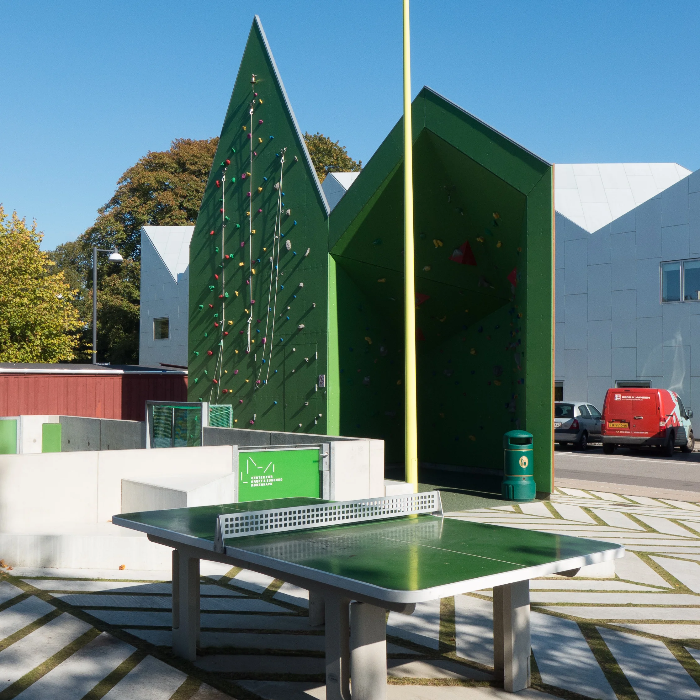 Climbing wall, table tennis and football De Gamles By