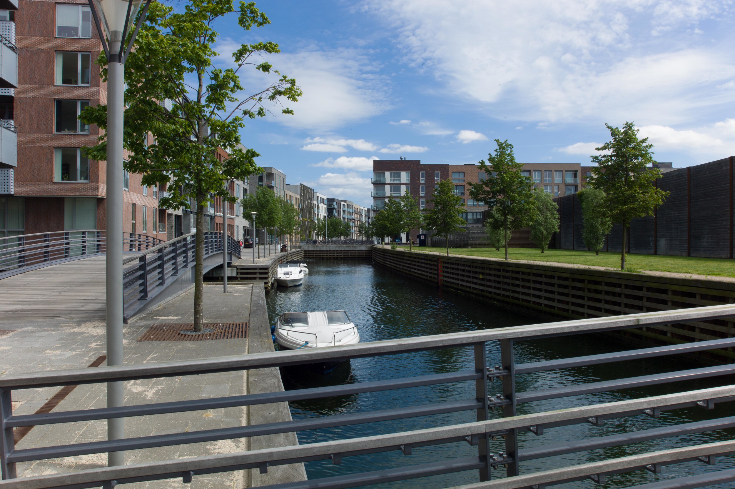   Sluseholmen and the new canal running between the apartment buildings that were constructed on new islands  