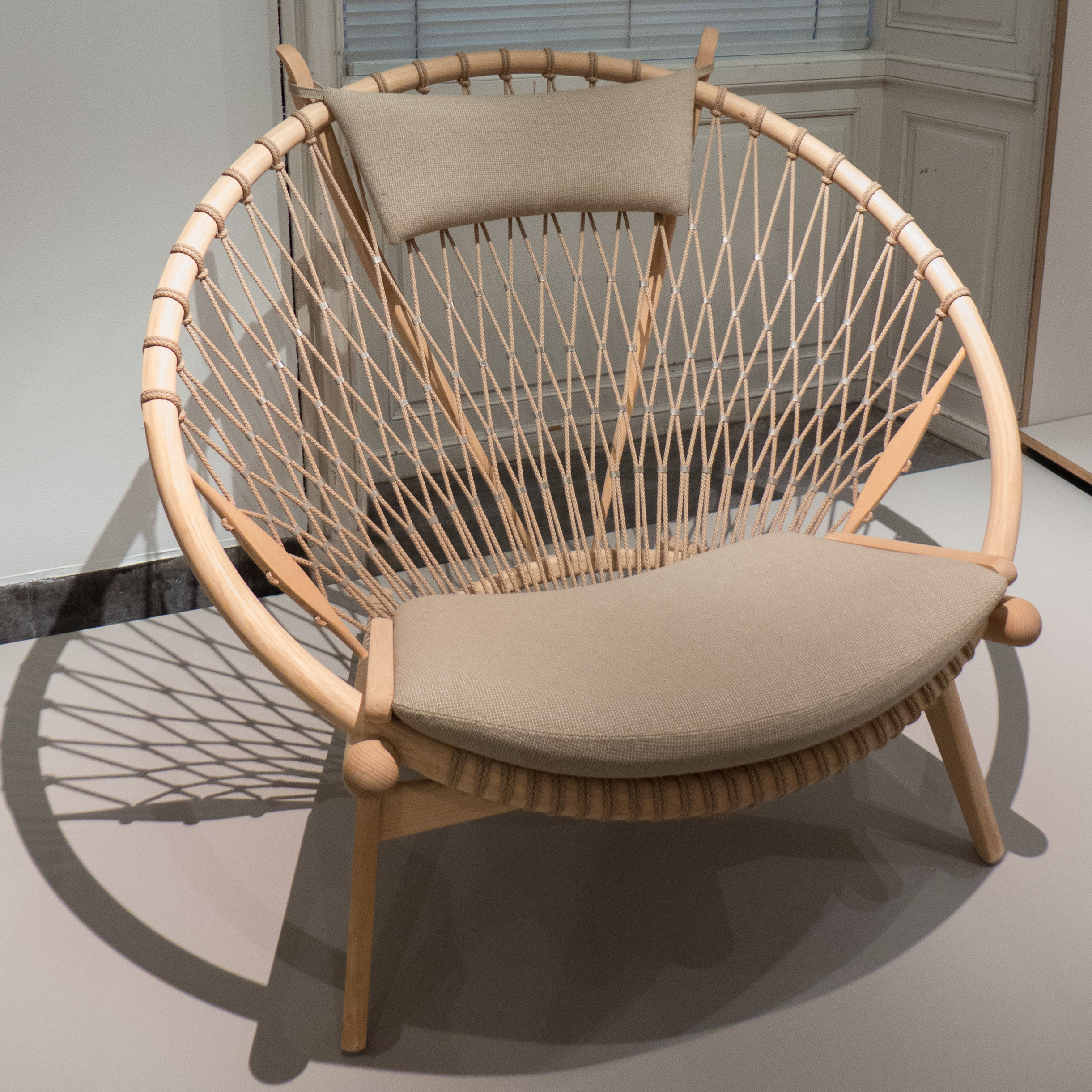 vejr midlertidig Stranden Cirkelstolen / The Circle Chair by Hans Wegner 1986 — danish architecture  and design review