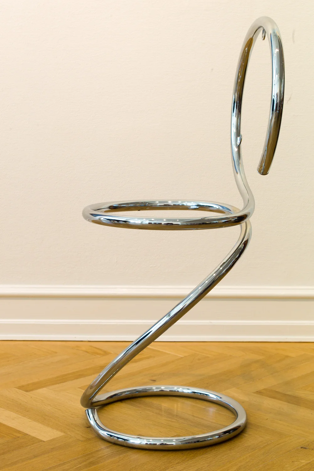 Slangestolen / The Snake Chair by Poul Henningsen 1932 — danish