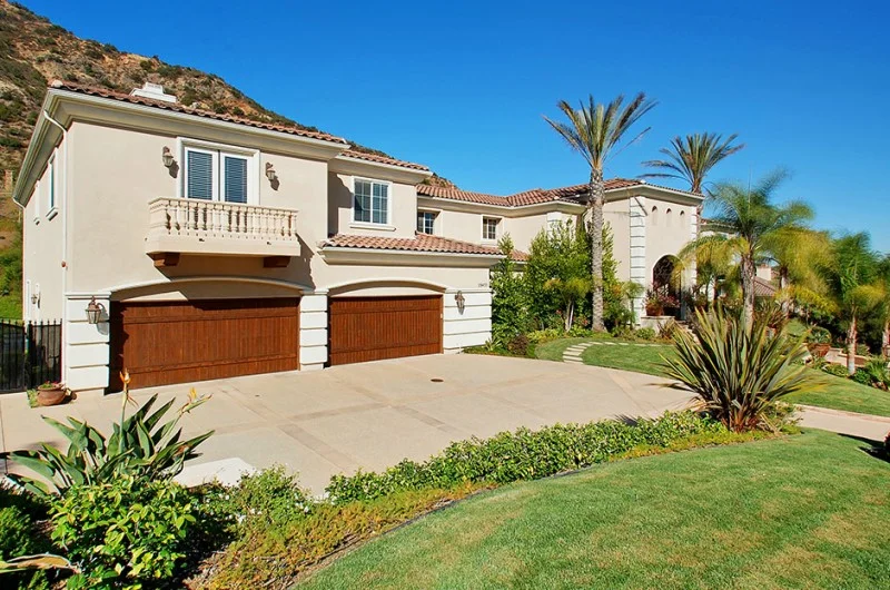 Superb-Residence-in-Malibu-Agoura-Hills-2-800x530.jpg