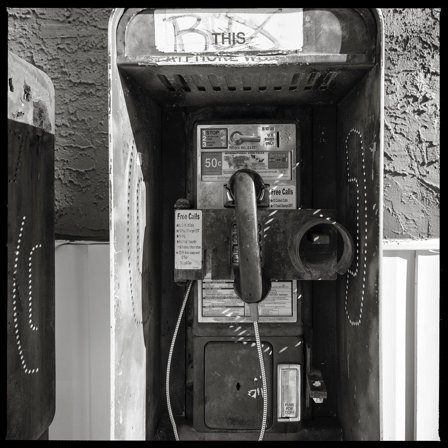 (Working) Unknown Payphones- Wynnefield Pharmacy, 1901 N 54th St, Philadelphia, PA 19131

This one like many before only works in Black and White.
 
Another image for &ldquo;Life-Lines Throughout the United States&rdquo; from Philadelphia, PA.
.
.
.
