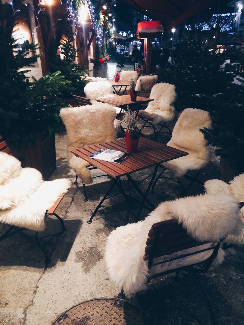 Cappuchino and Cozy Chairs | Chamonix 