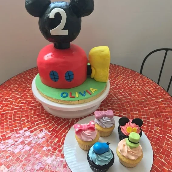 Mickey Mouse Playhouse Cake + Cupcakes