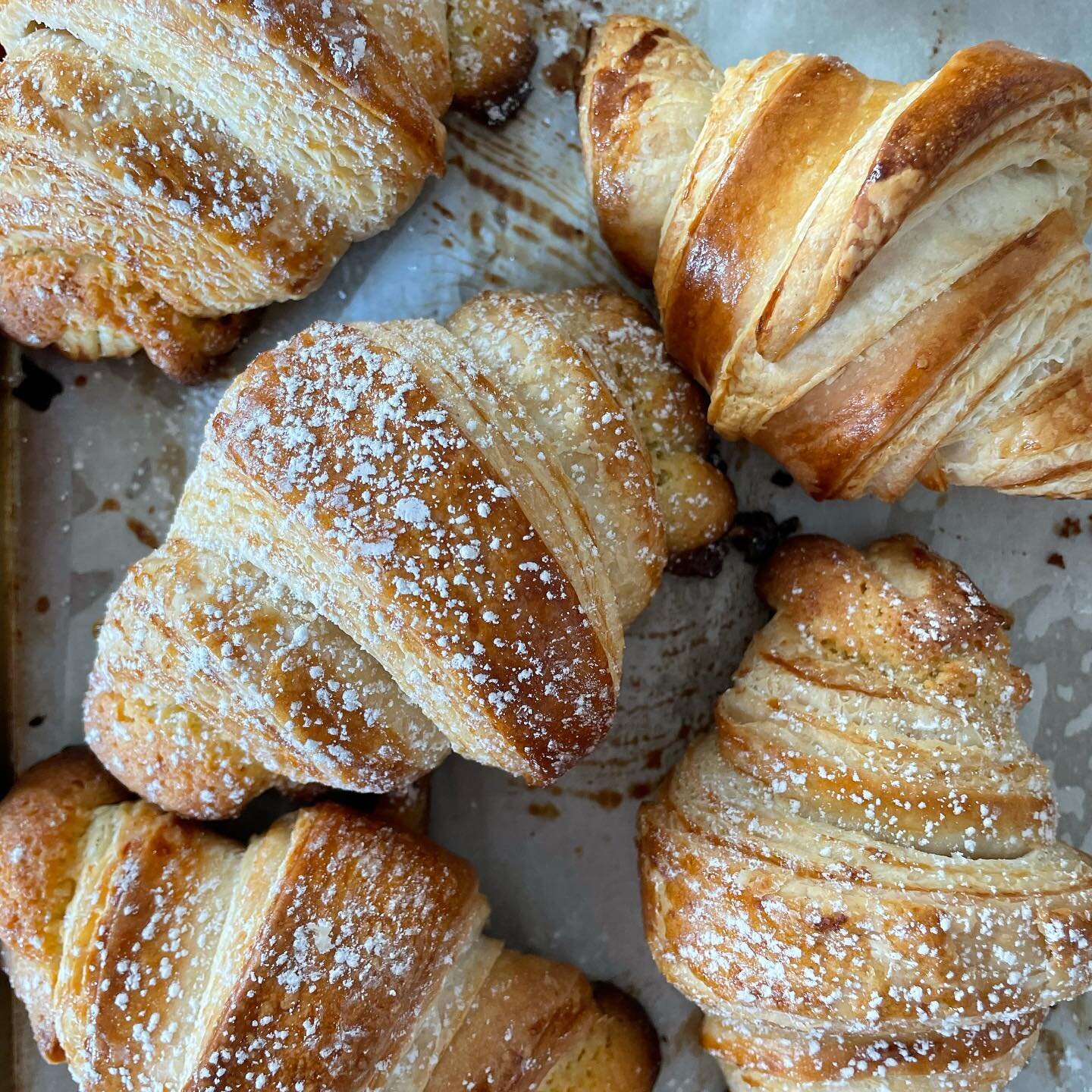 Working a little #viennoiserie magic this morning with almond croissants 🥐 

#croissant #almond #nomnomnom #yummy #bread #breadofinstagram #breadporn #breadmaking #breadlover #breadbaking #croissants #croissantlover #croissant🥐
