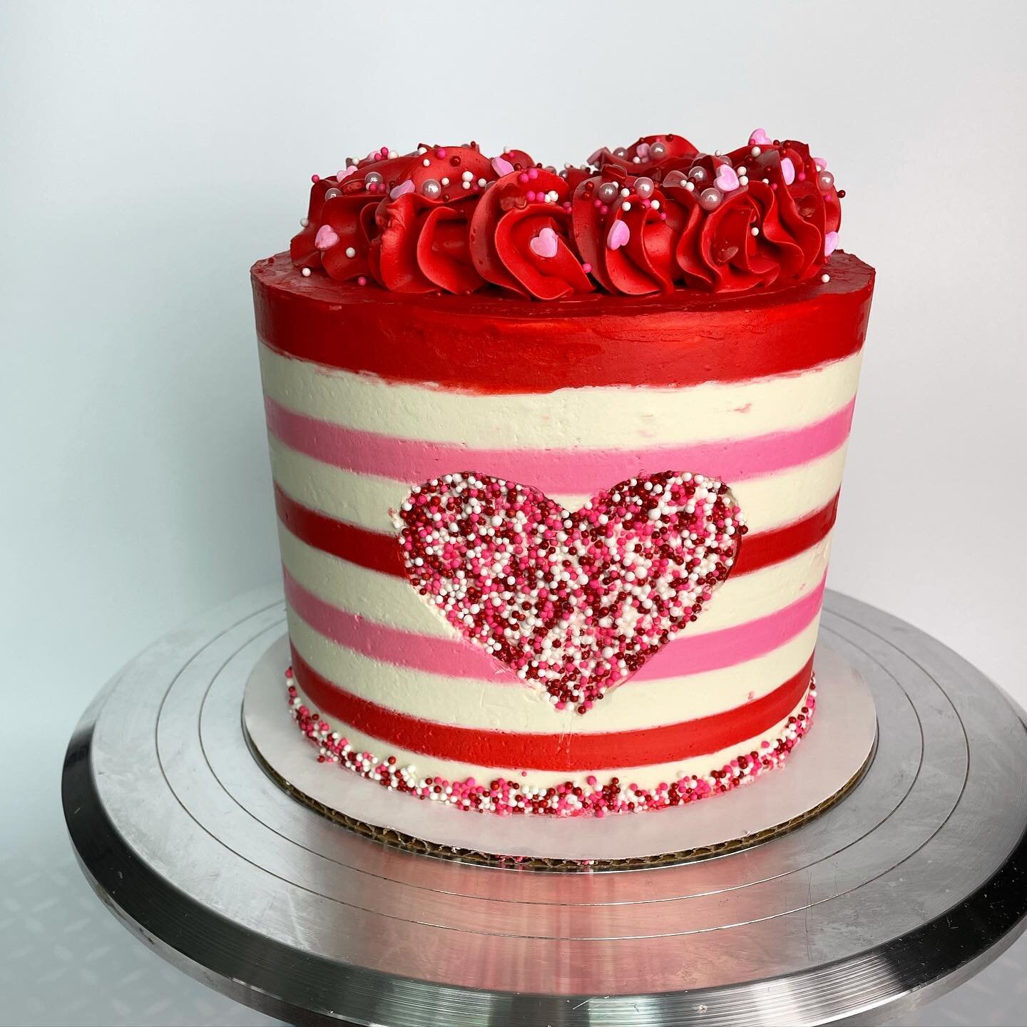 #valentinesday is almost here! 

This little cutie is chocolate buttermilk cake, chocolate ganache, coffee buttercream and a ton of sprinkle magic. Order at BellaTiers.com today!

#valentines #cakes #cake# #cakesofinstagram #nomnomnom #chocolate #hea