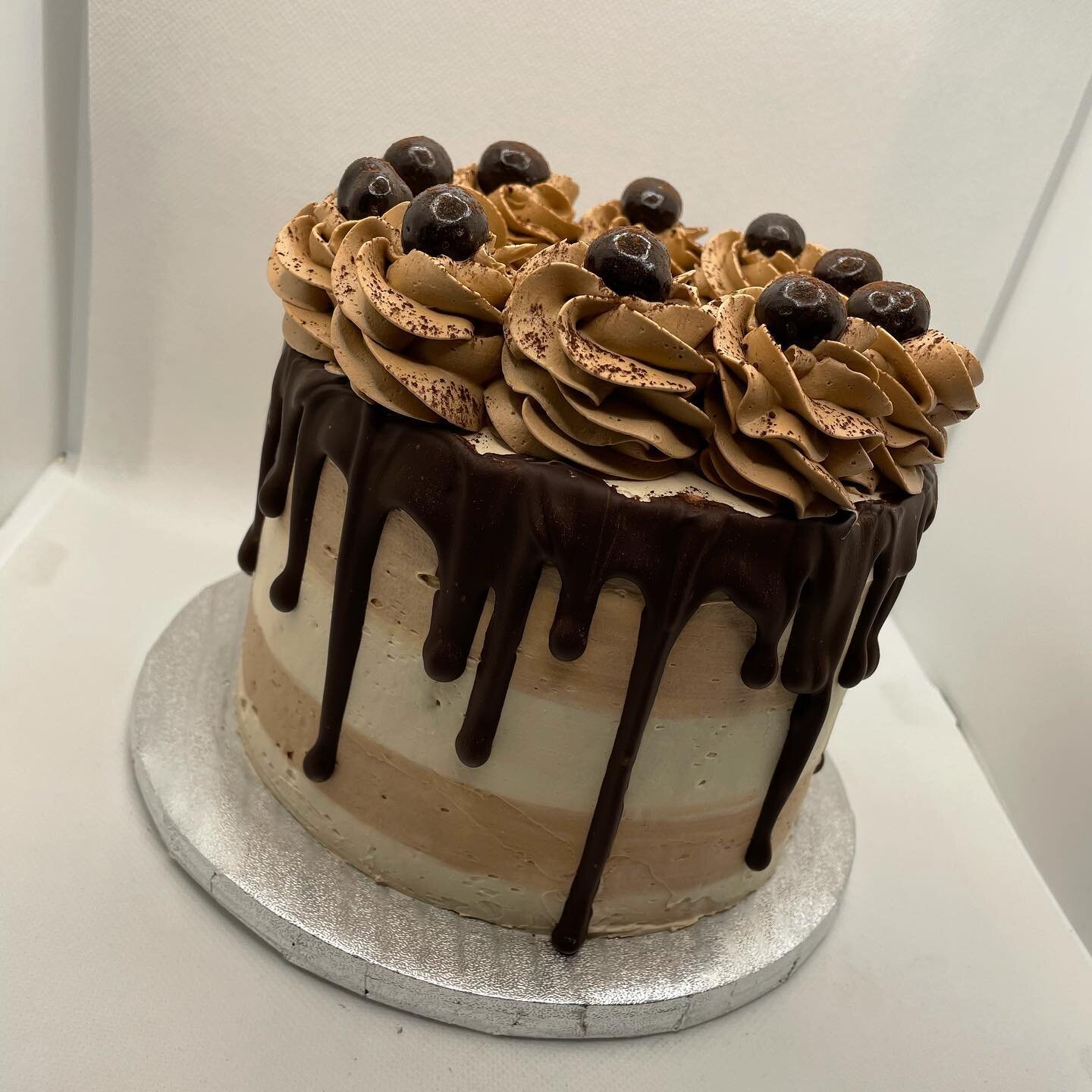 For the coffee (+tiramisu) lovers out there: it&rsquo;s our #COFFEE standard torte. 
Espresso-soaked chiffon, mascarpone mousse, #callebaut dark chocolate ganache, #trablit coffee buttercream, topped with some crunchy chocolate-covered espresso beans